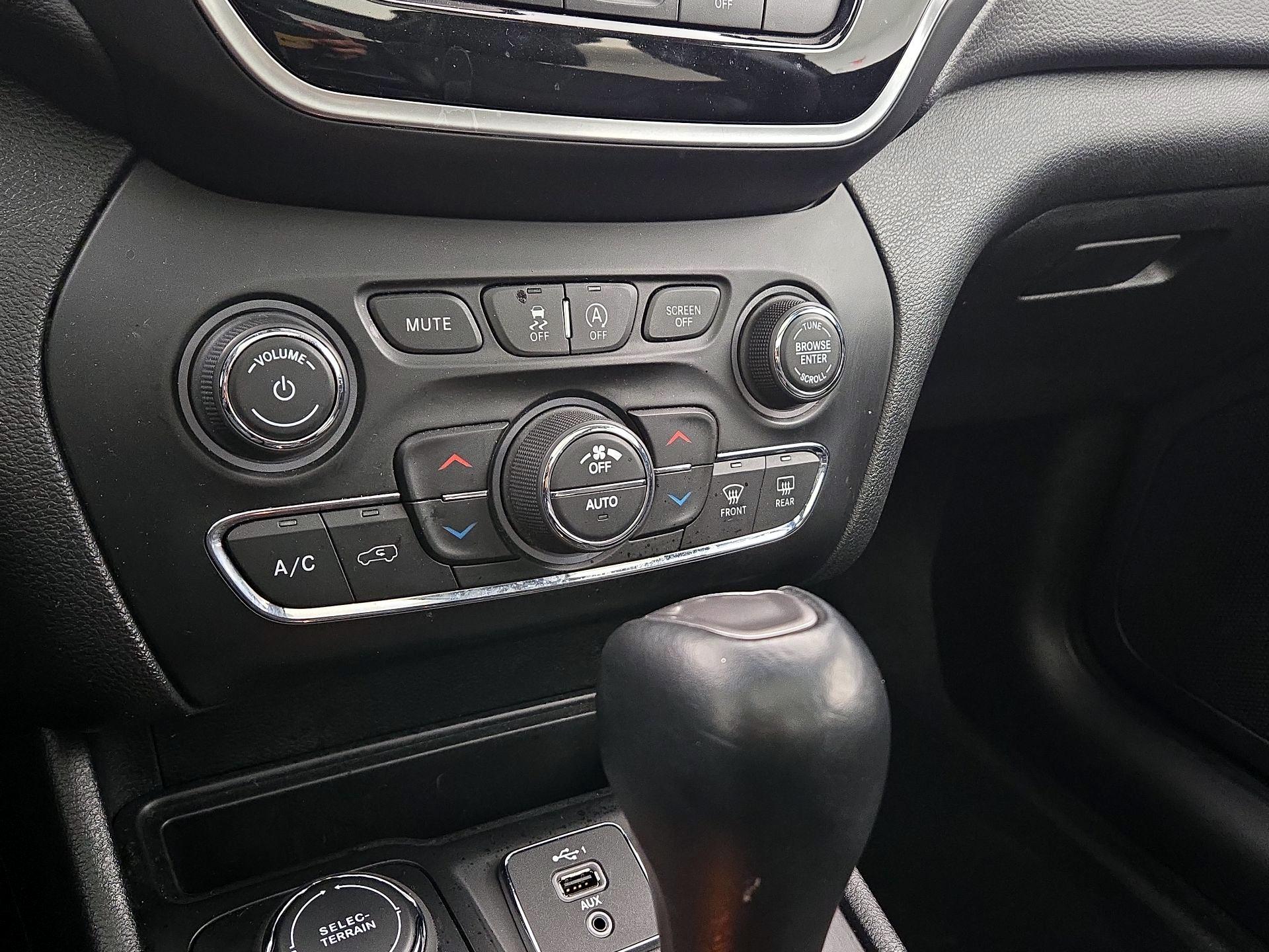 Thumbnail: 2022 Jeep Cherokee - 16