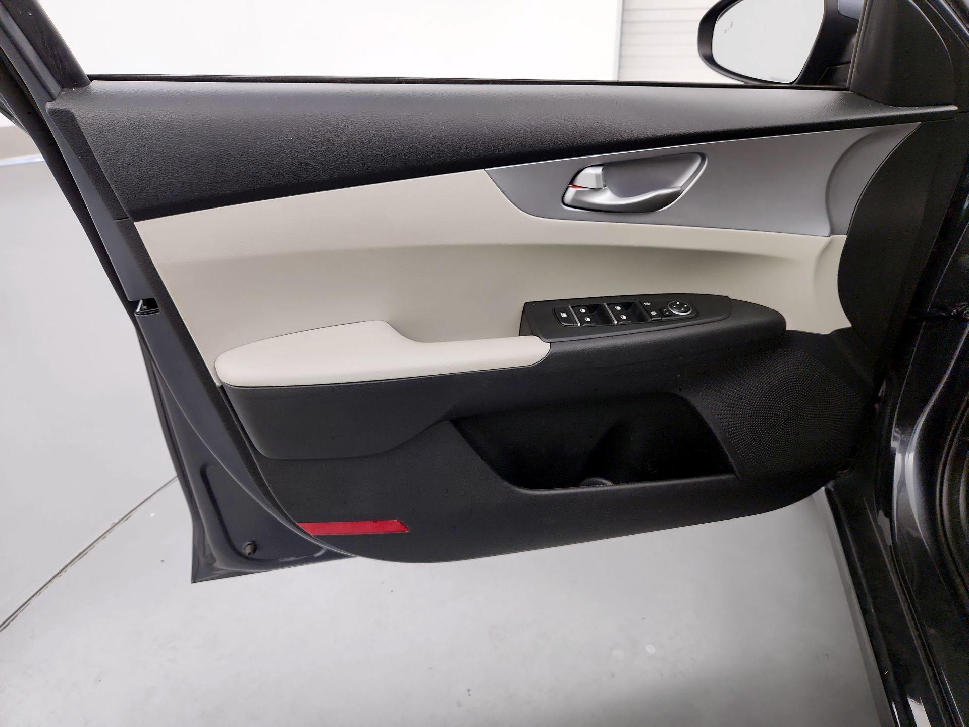 Thumbnail: 2023 Kia Forte - 12