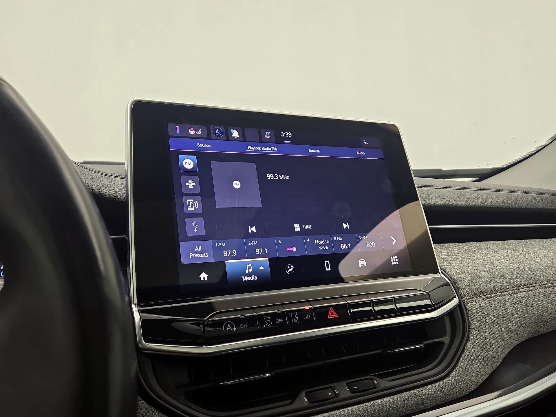 Thumbnail: 2022 Jeep Compass - 15