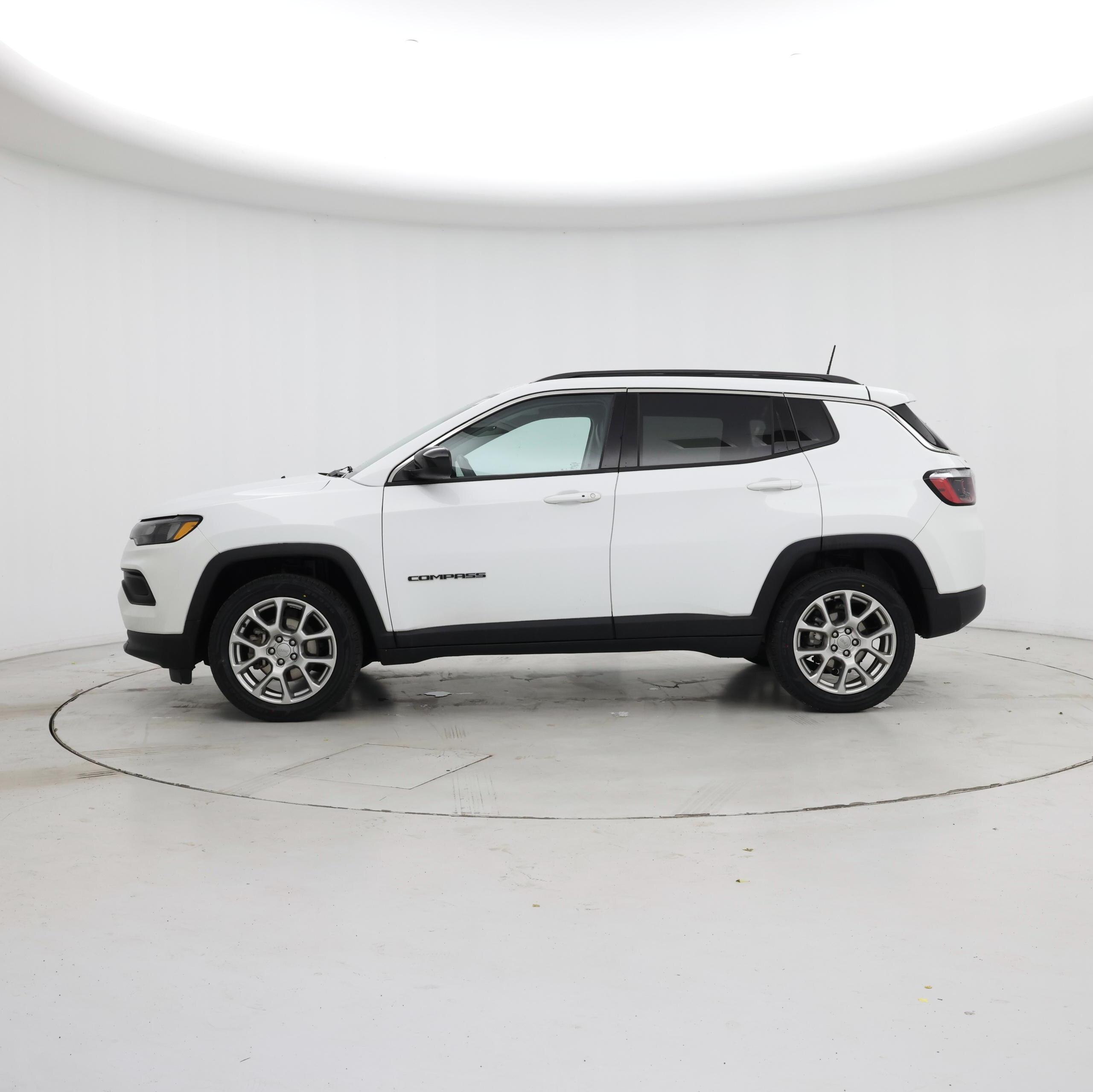 Thumbnail: 2022 Jeep Compass - 3