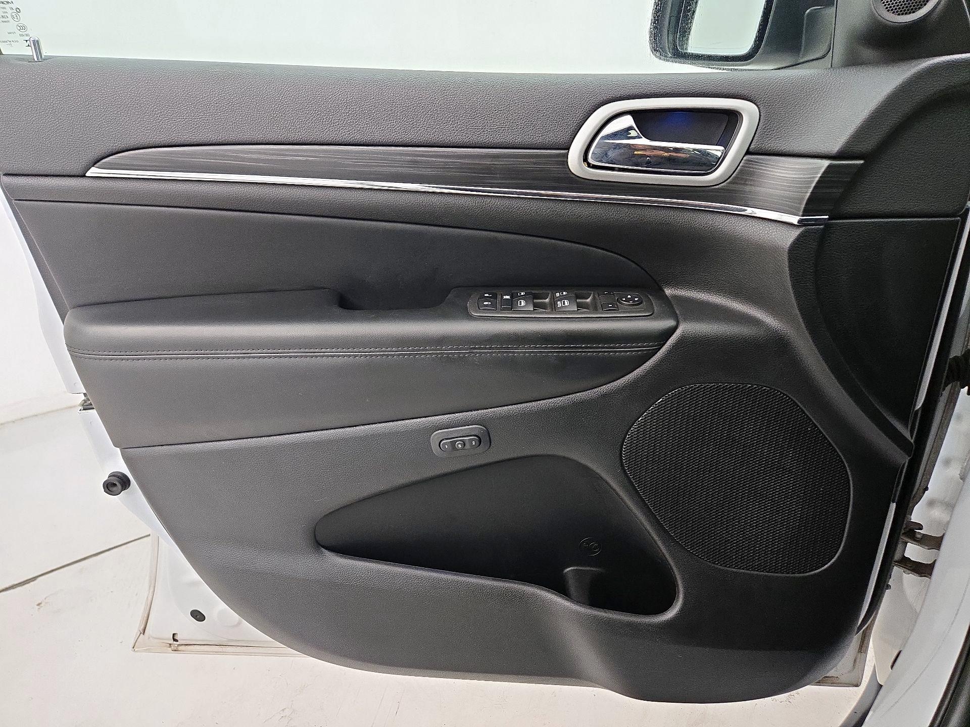 Thumbnail: 2021 Jeep Grand Cherokee - 12