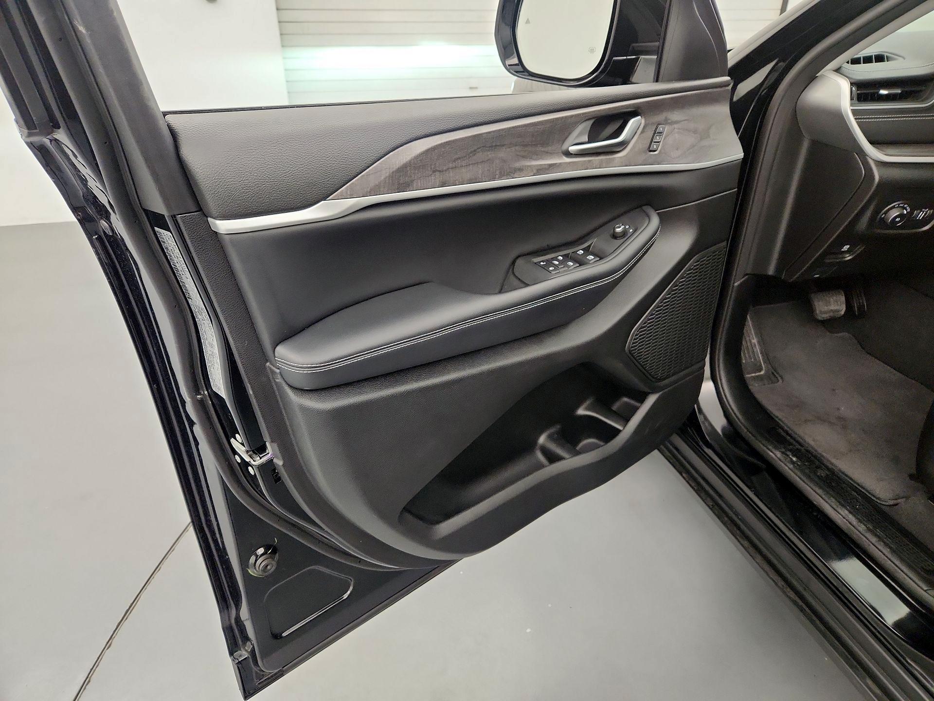 Thumbnail: 2023 Jeep Grand Cherokee - 10