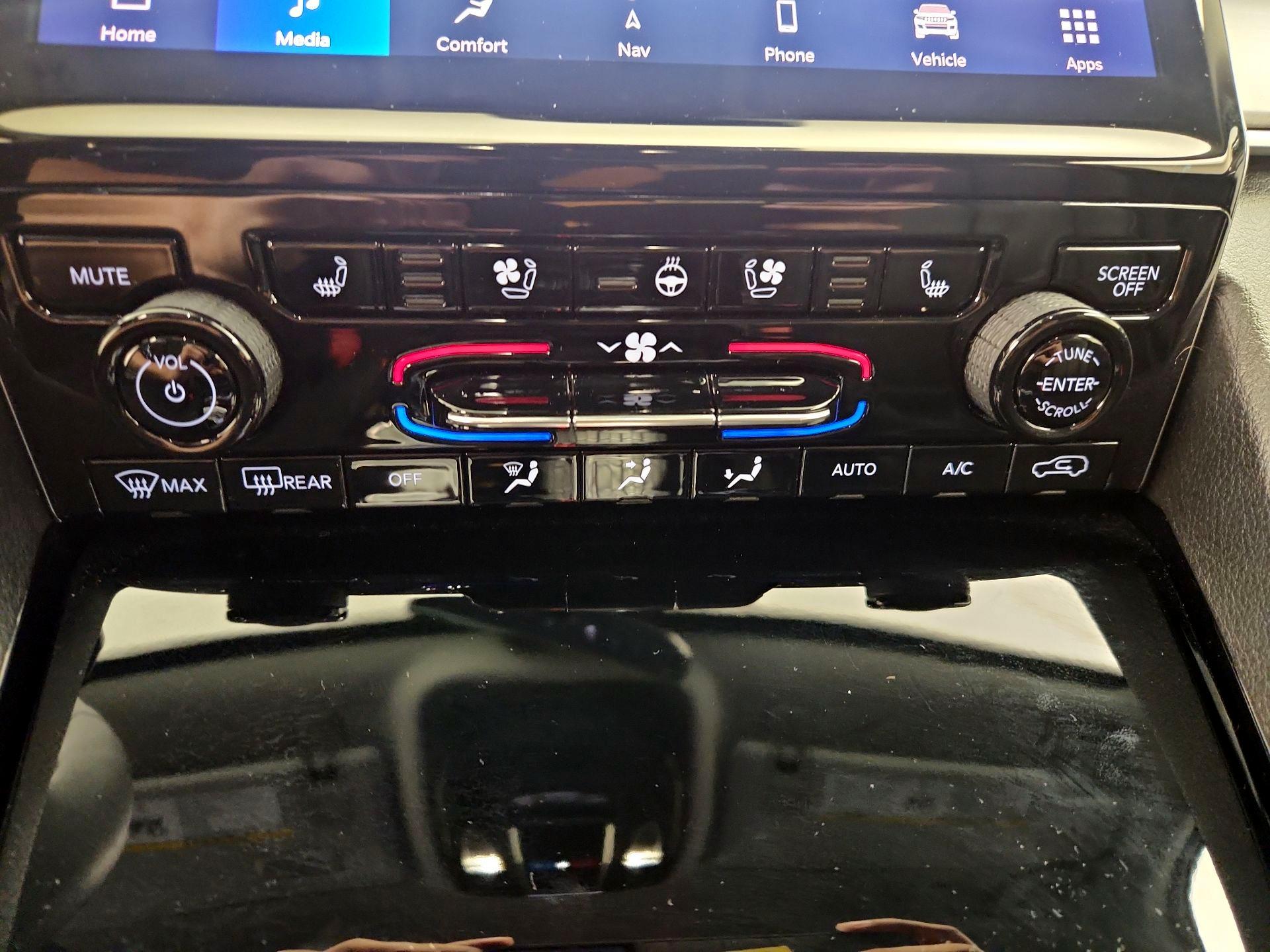 Thumbnail: 2023 Jeep Grand Cherokee - 14