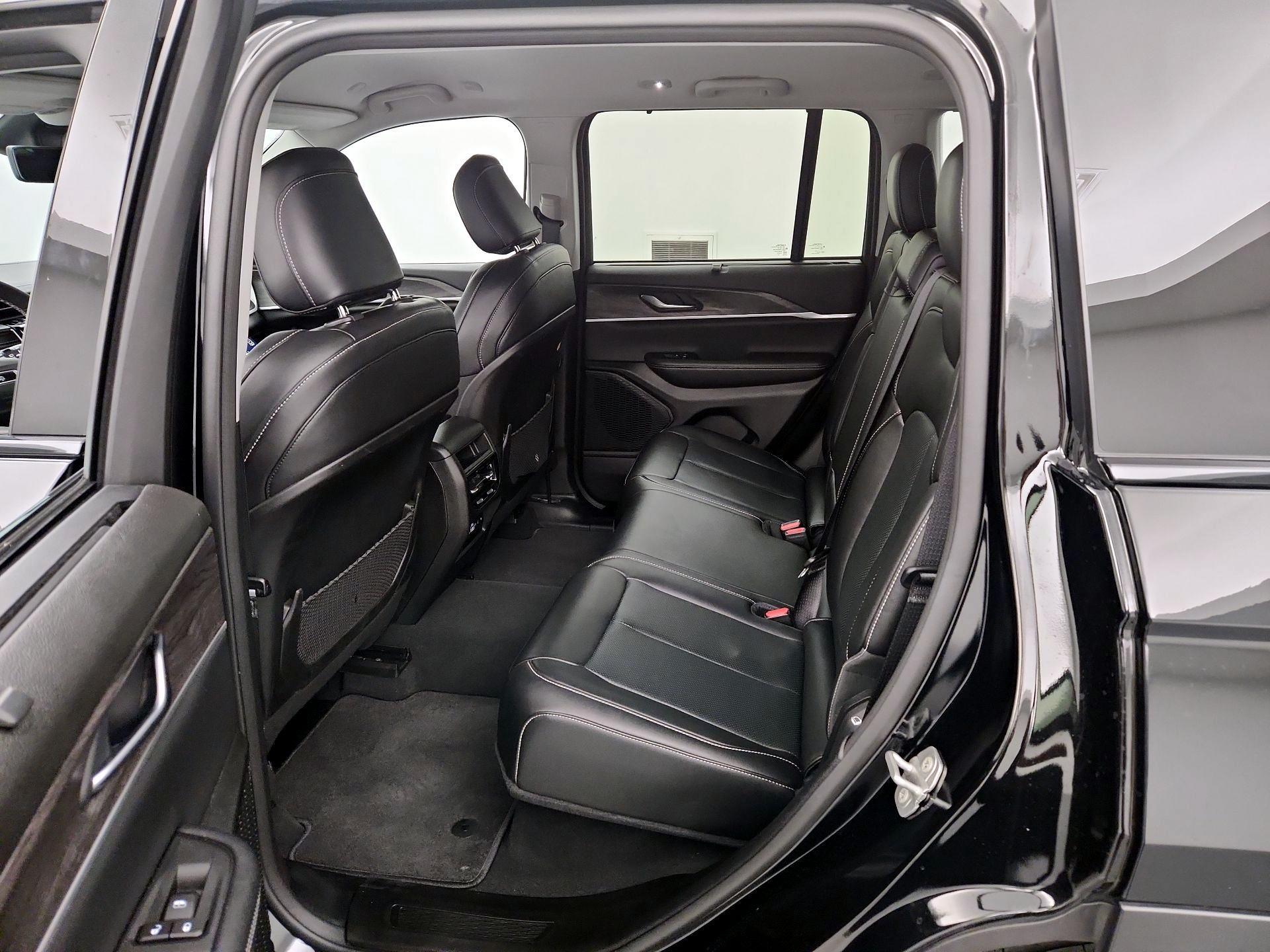 Thumbnail: 2023 Jeep Grand Cherokee - 17