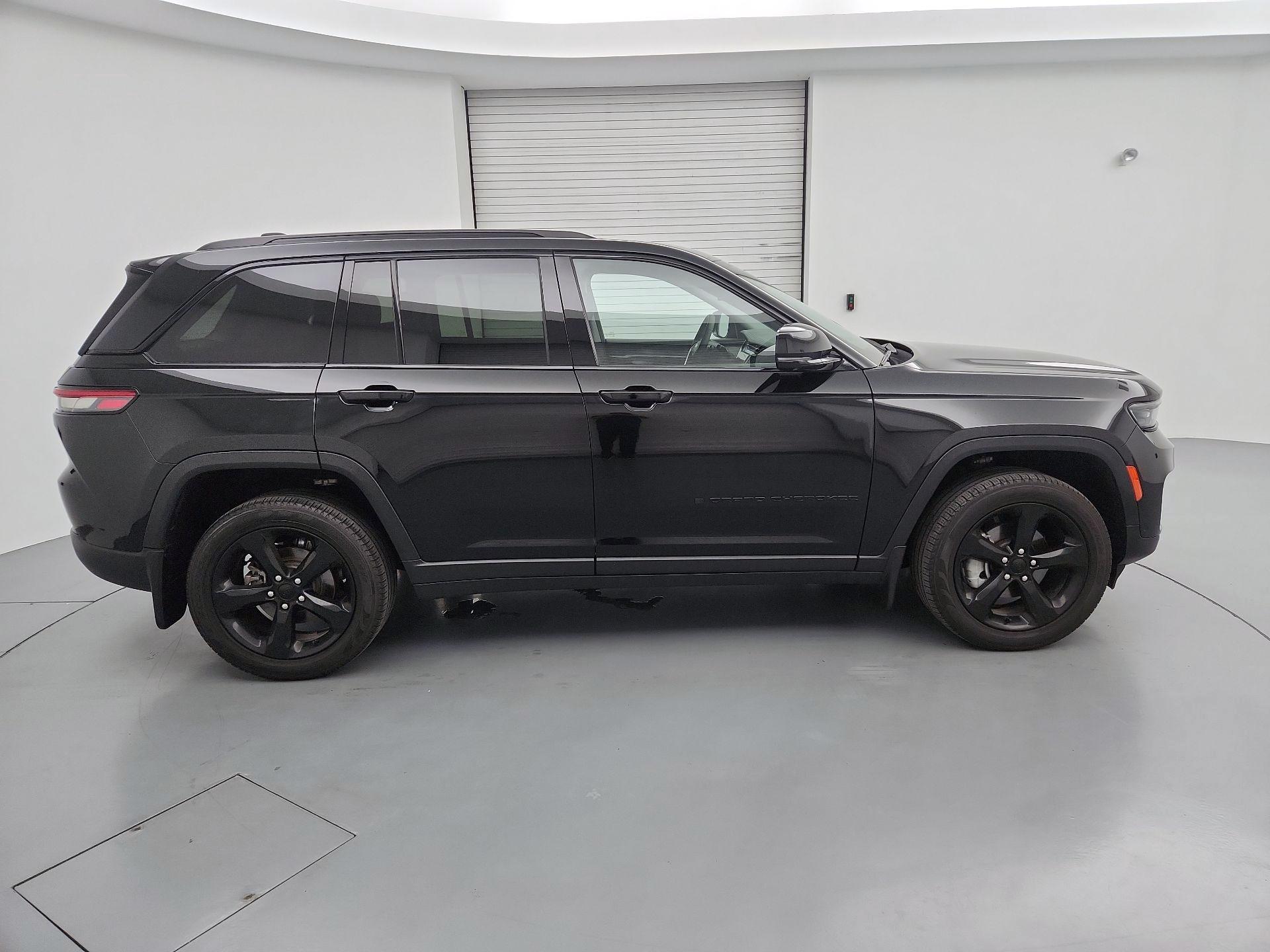 Thumbnail: 2023 Jeep Grand Cherokee - 4