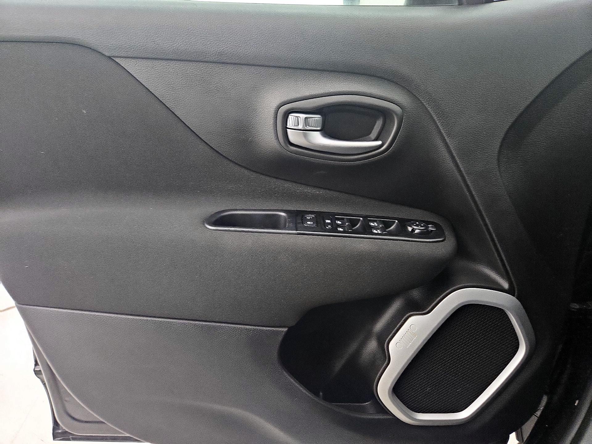 Thumbnail: 2021 Jeep Renegade - 12