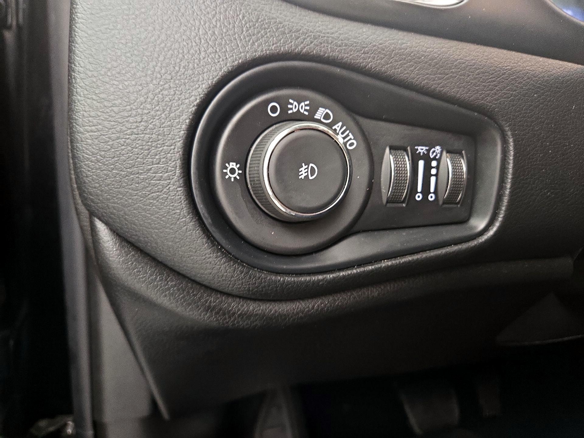 Thumbnail: 2021 Jeep Renegade - 13