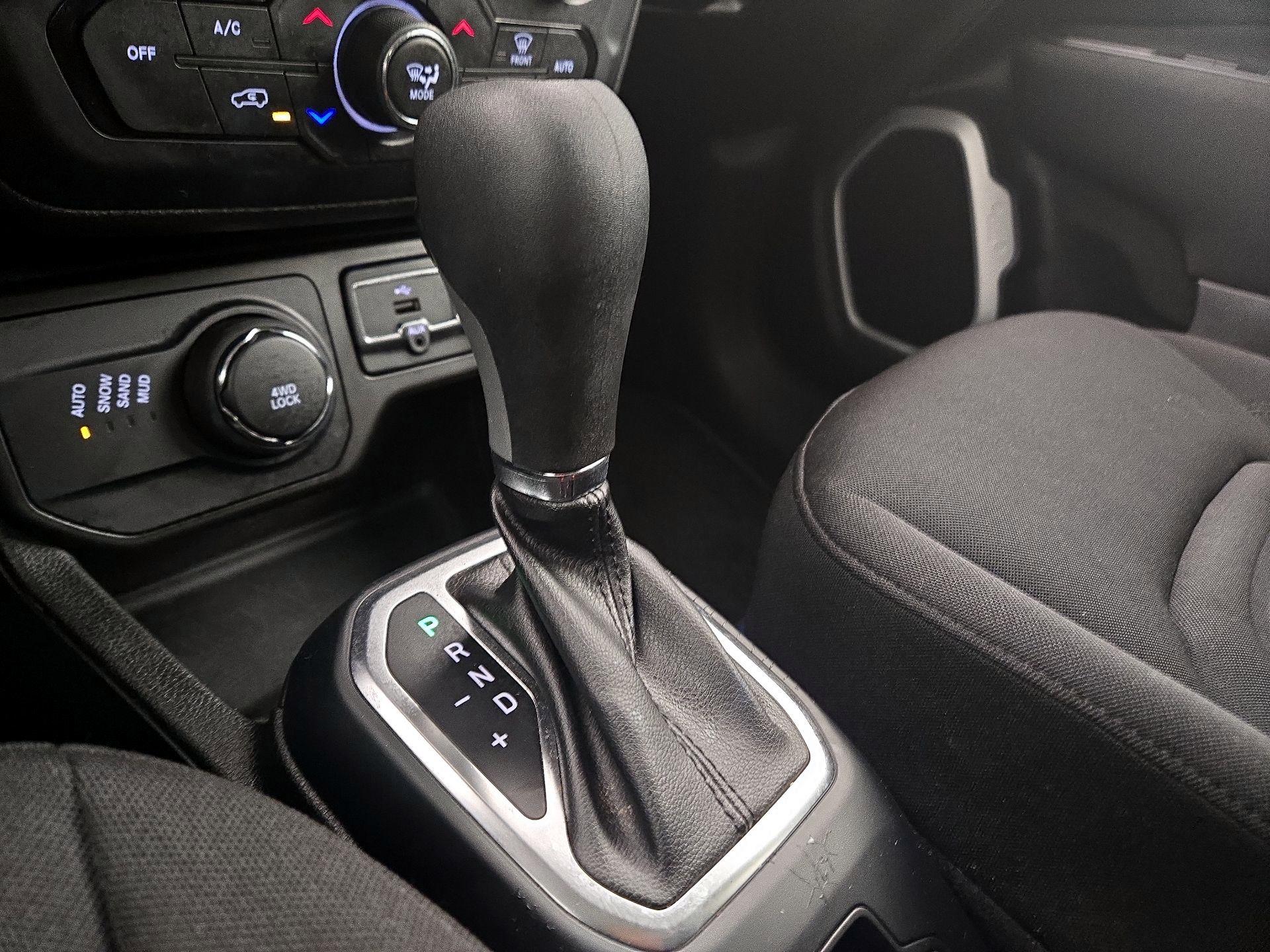 Thumbnail: 2021 Jeep Renegade - 17