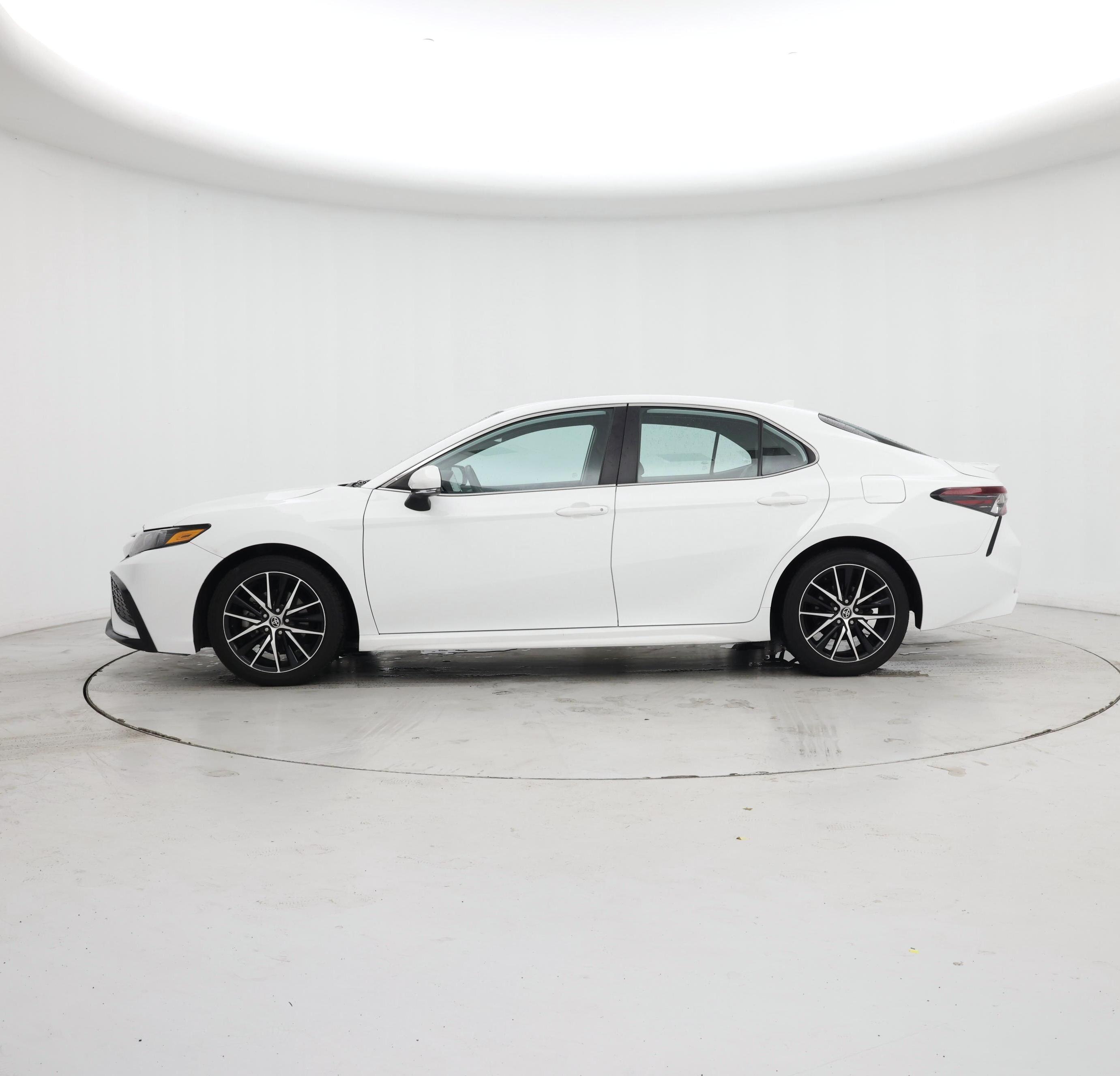 Thumbnail: 2022 Toyota Camry - 3