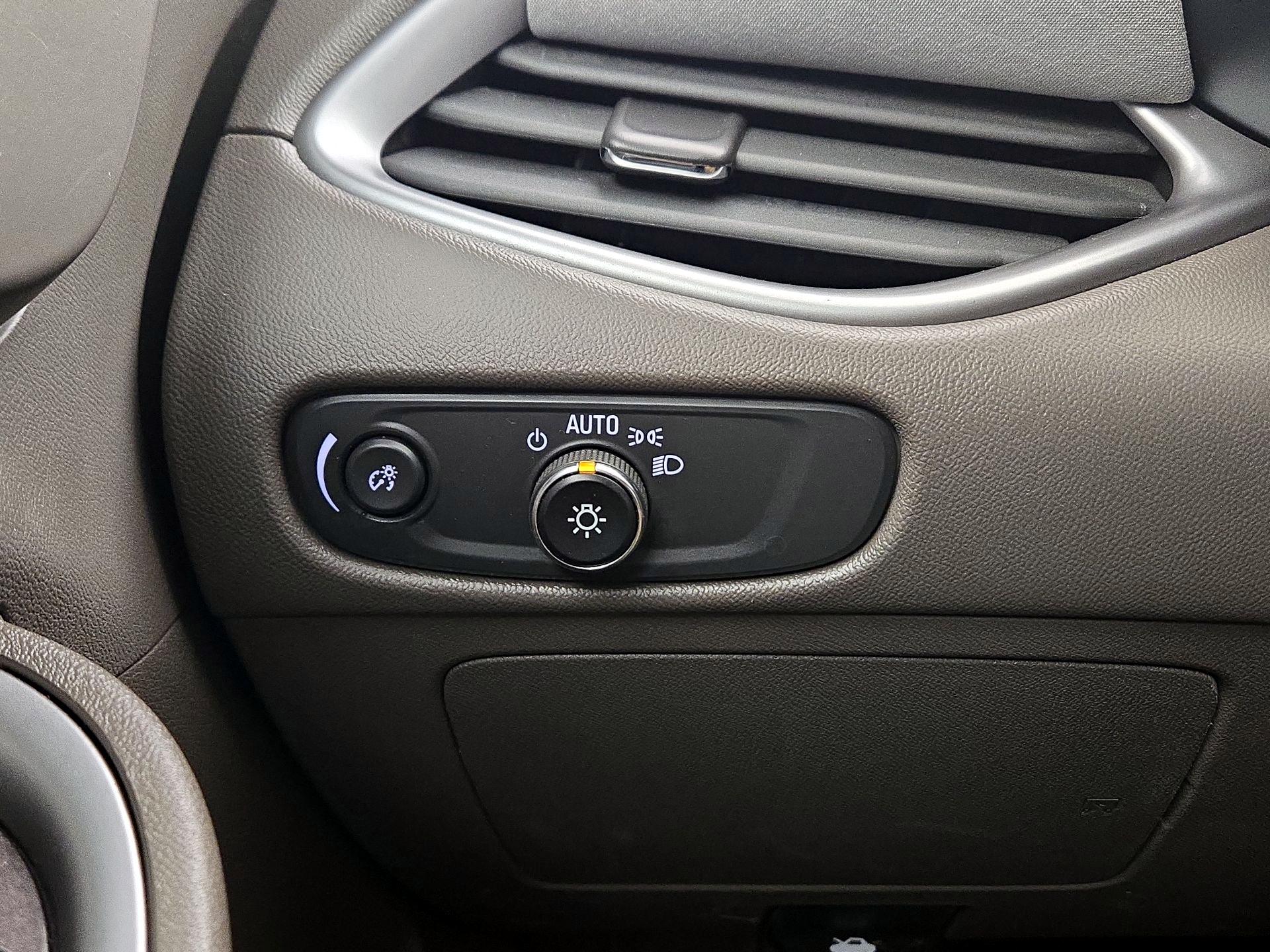 Thumbnail: 2022 Chevrolet Malibu - 13