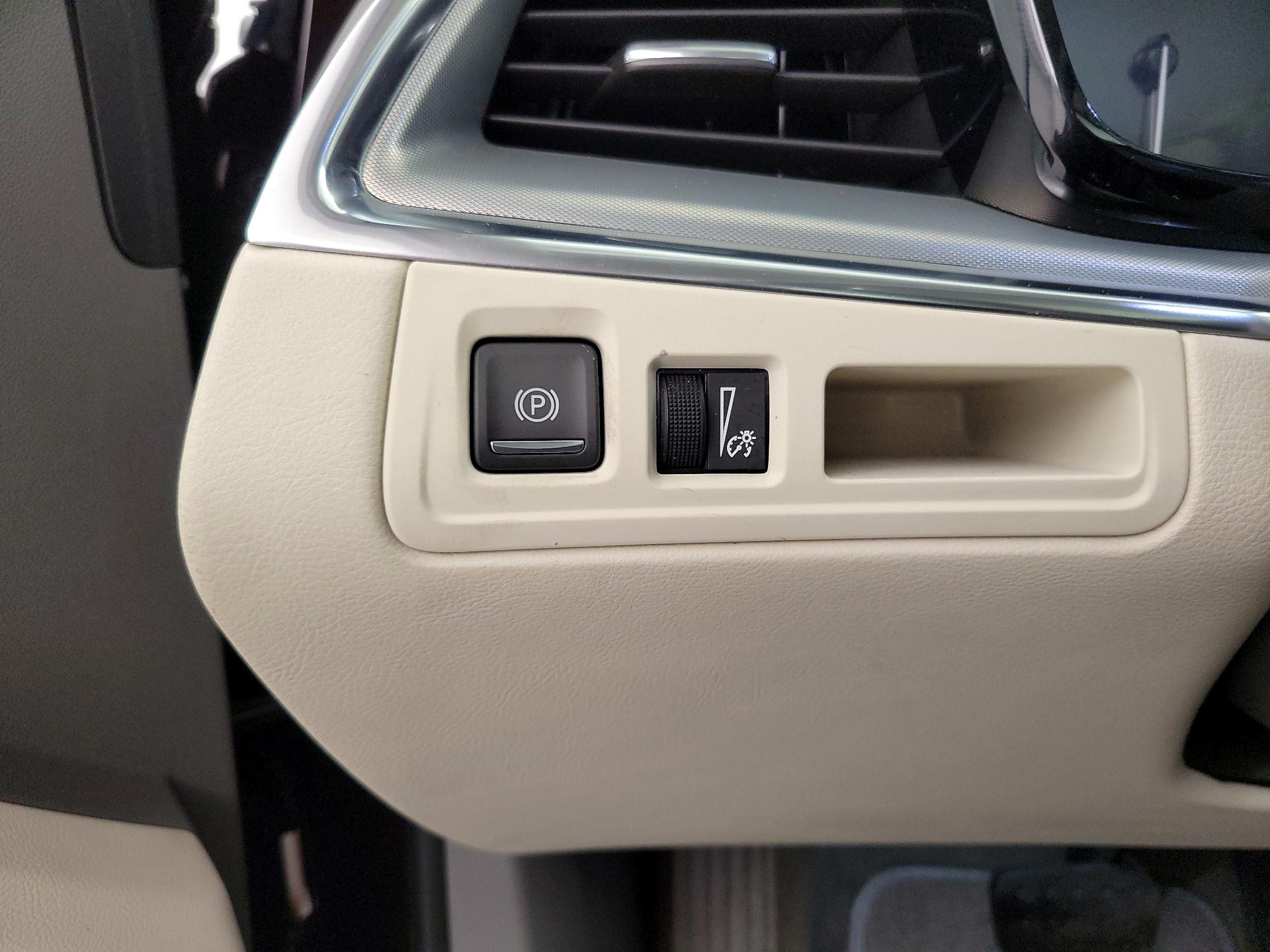 Thumbnail: 2021 Cadillac XT5 - 13