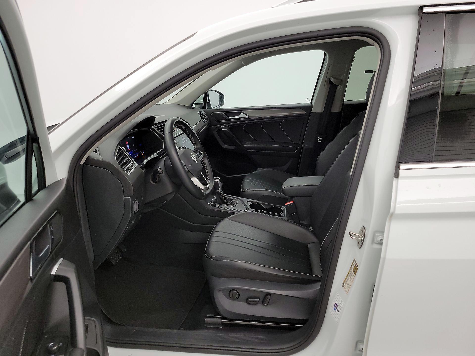 Thumbnail: 2024 Volkswagen Tiguan - 11