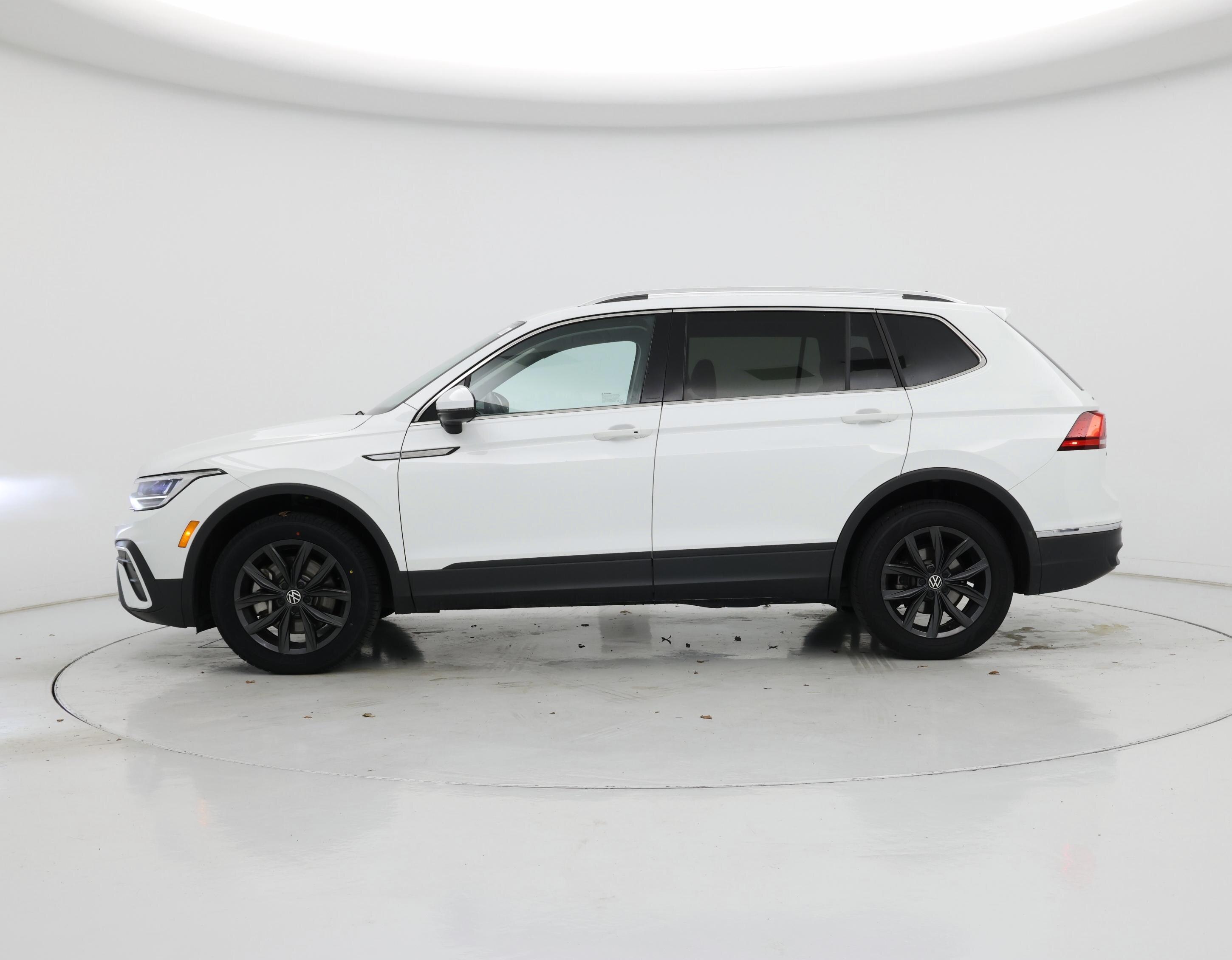 Thumbnail: 2024 Volkswagen Tiguan - 3