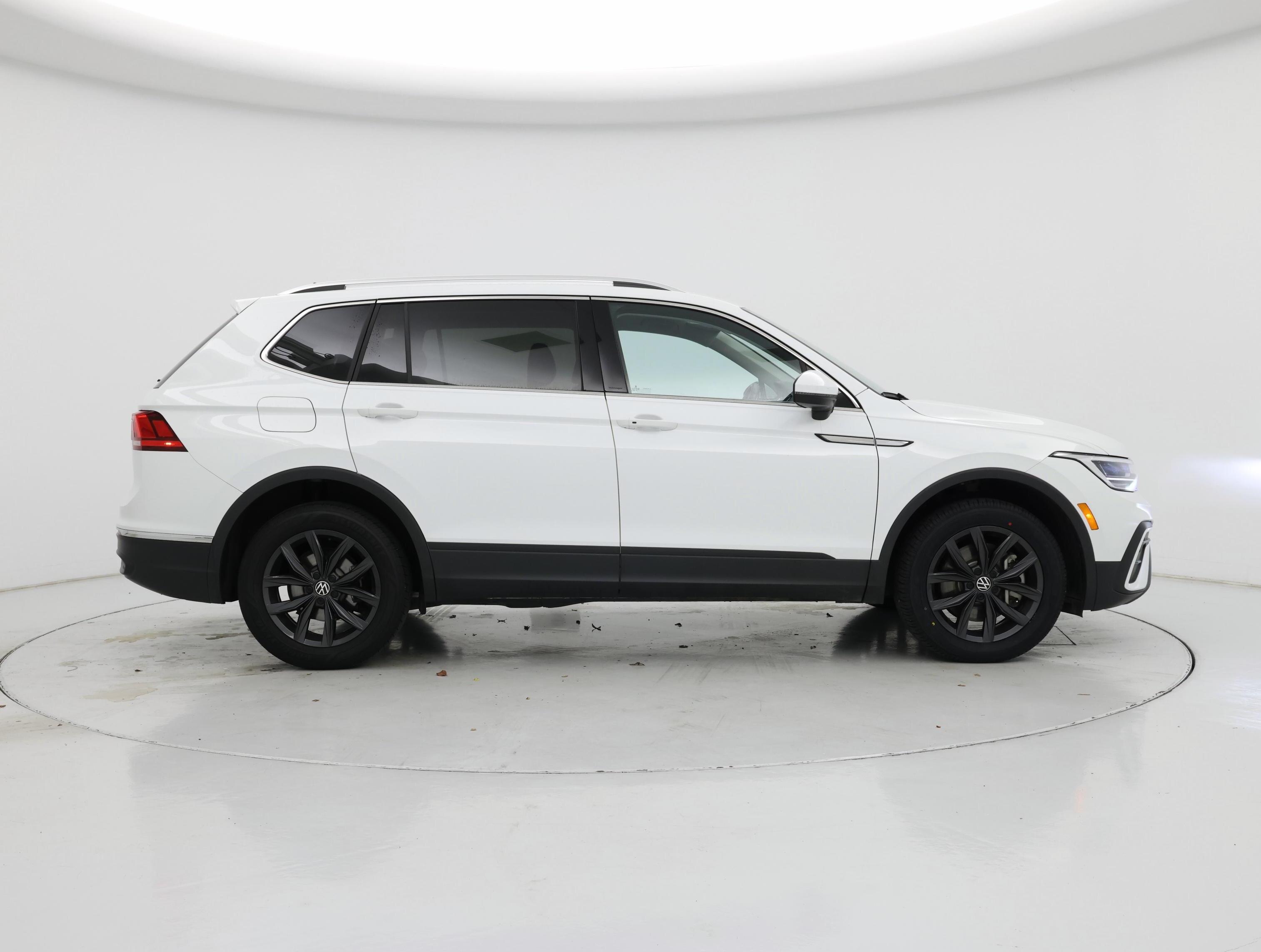 Thumbnail: 2024 Volkswagen Tiguan - 7