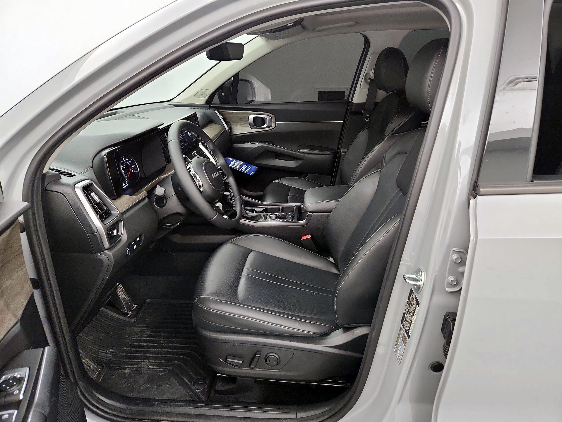 Thumbnail: 2023 Kia Sorento - 11