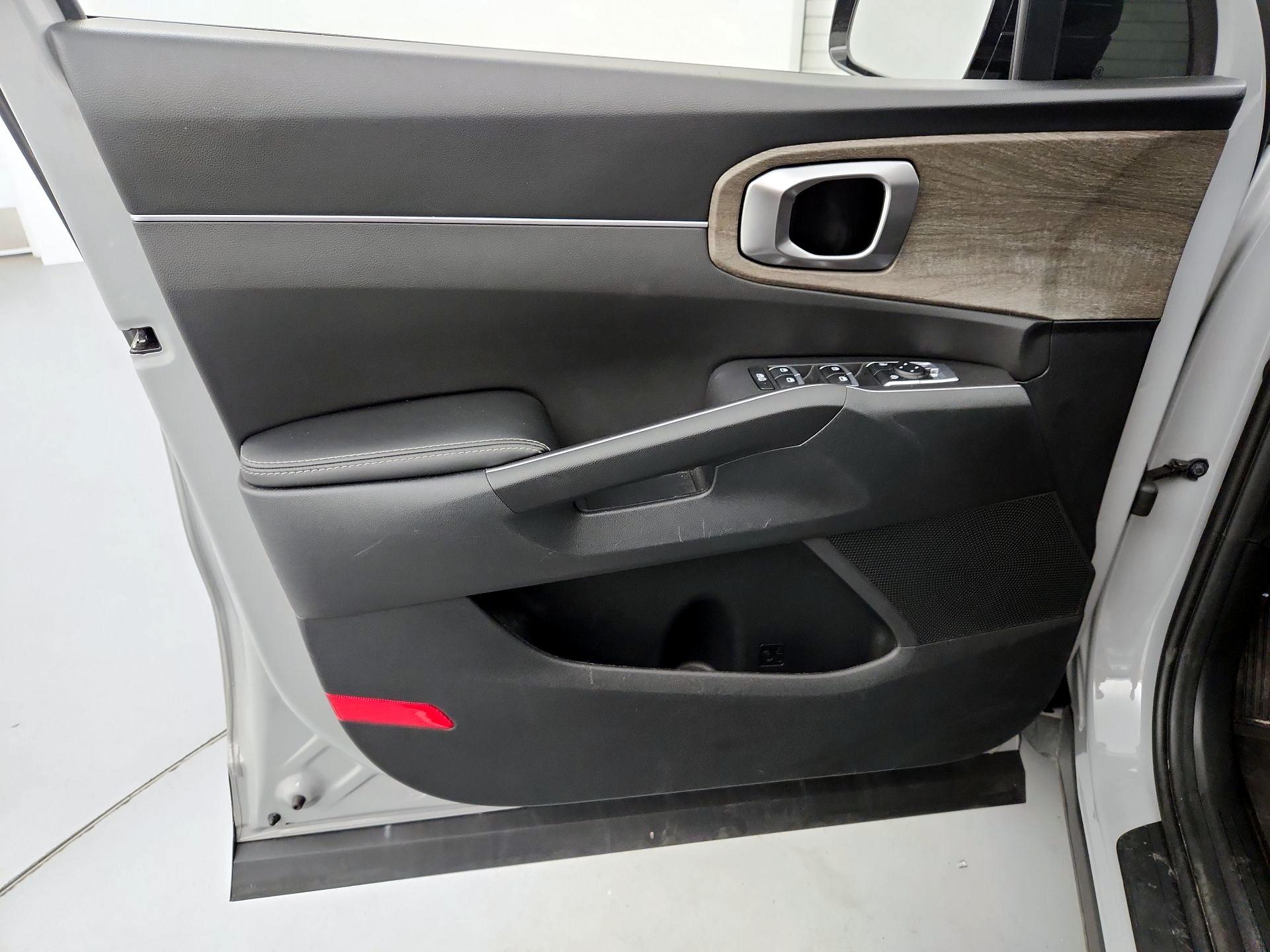 Thumbnail: 2023 Kia Sorento - 12