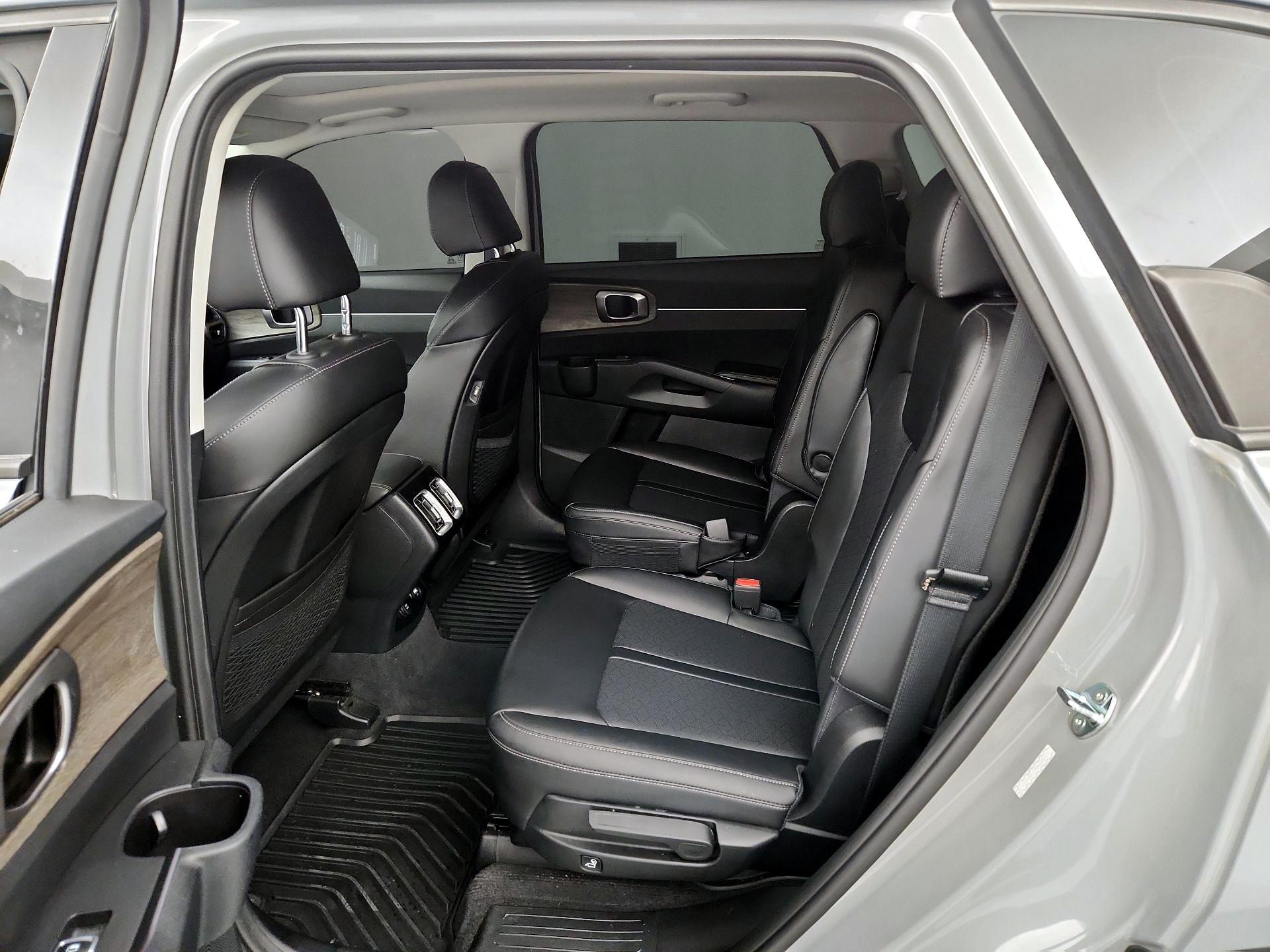 Thumbnail: 2023 Kia Sorento - 19