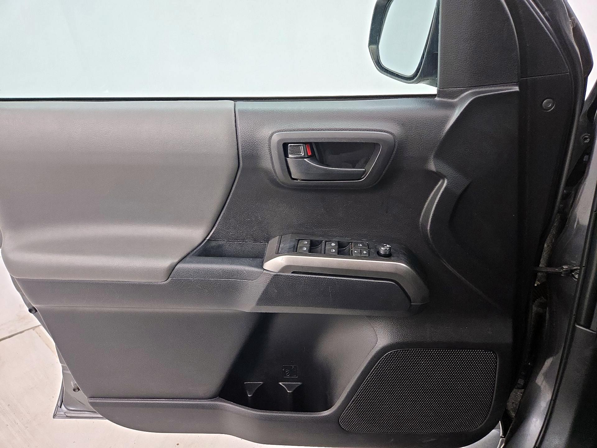 Thumbnail: 2020 Toyota Tacoma - 12