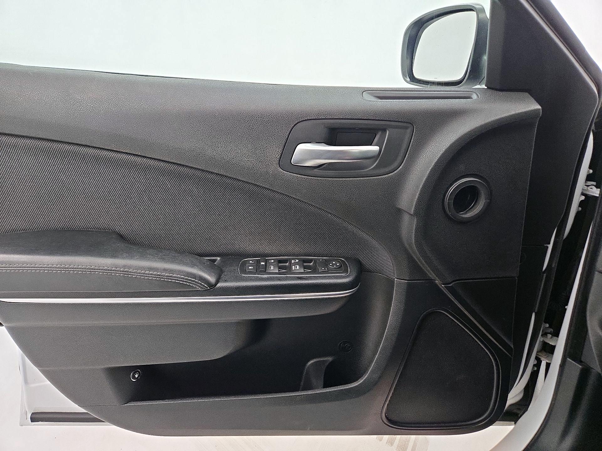 Thumbnail: 2016 Dodge Charger - 12