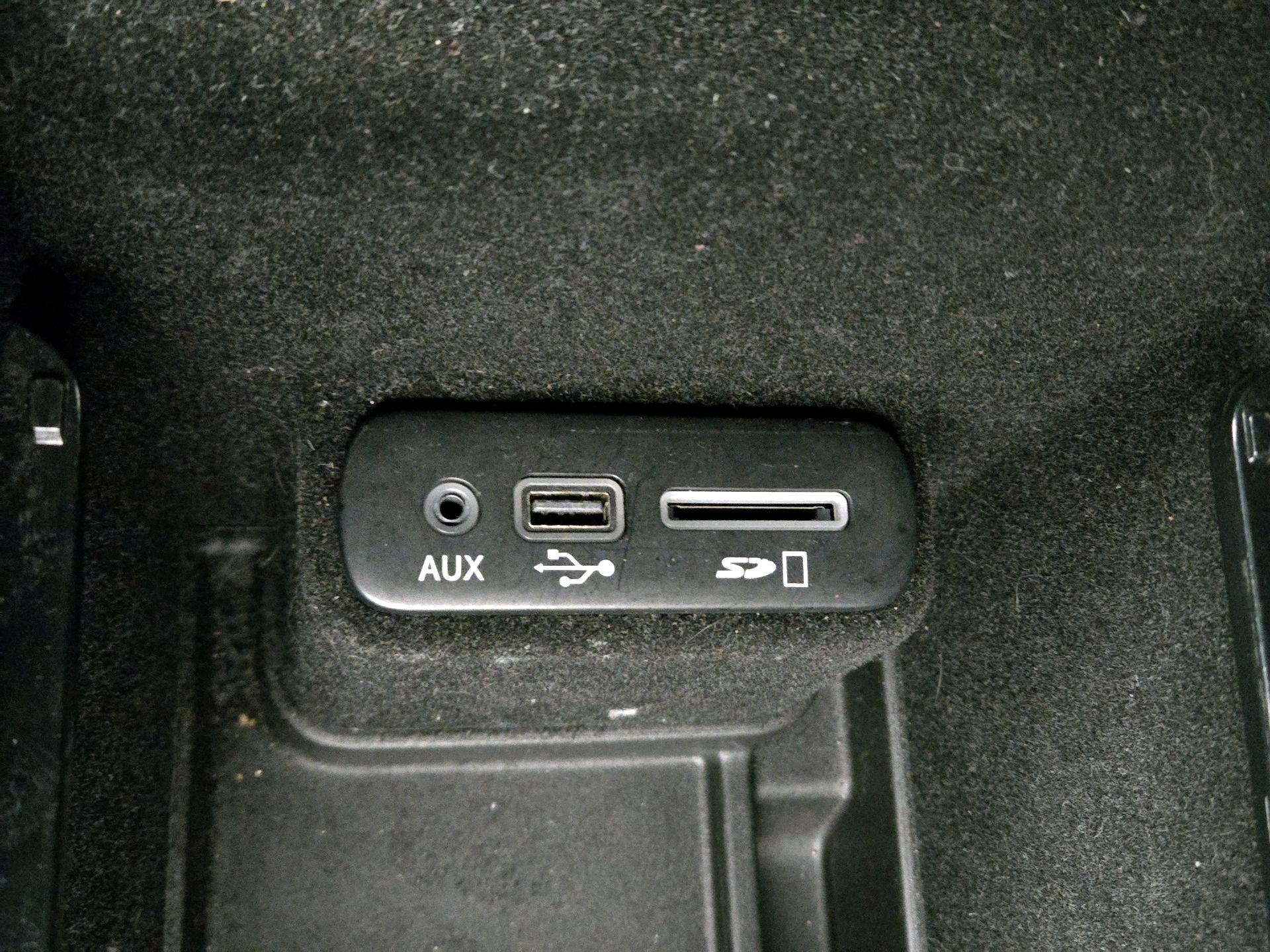 Thumbnail: 2016 Dodge Charger - 17