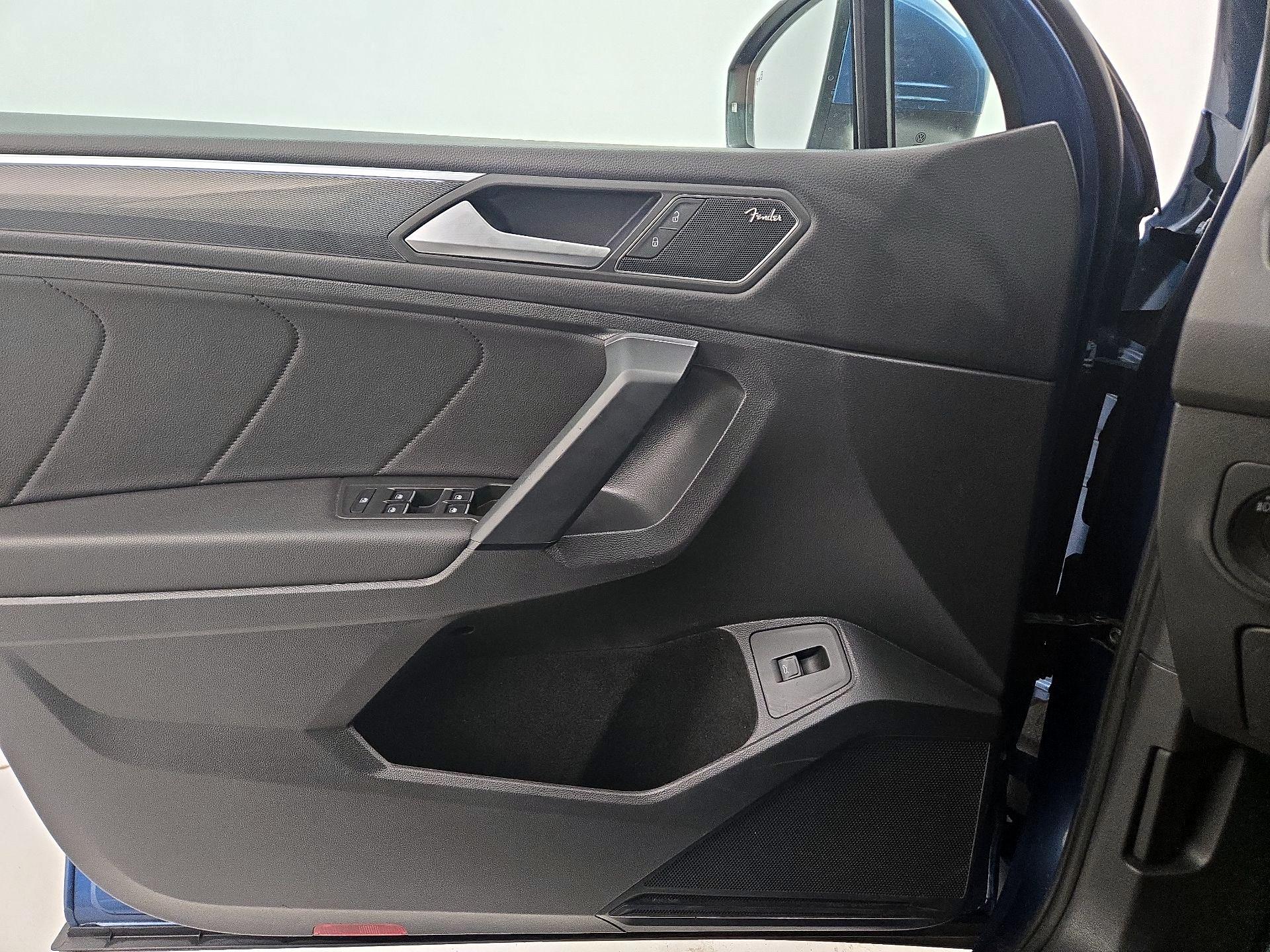 Thumbnail: 2019 Volkswagen Tiguan - 12