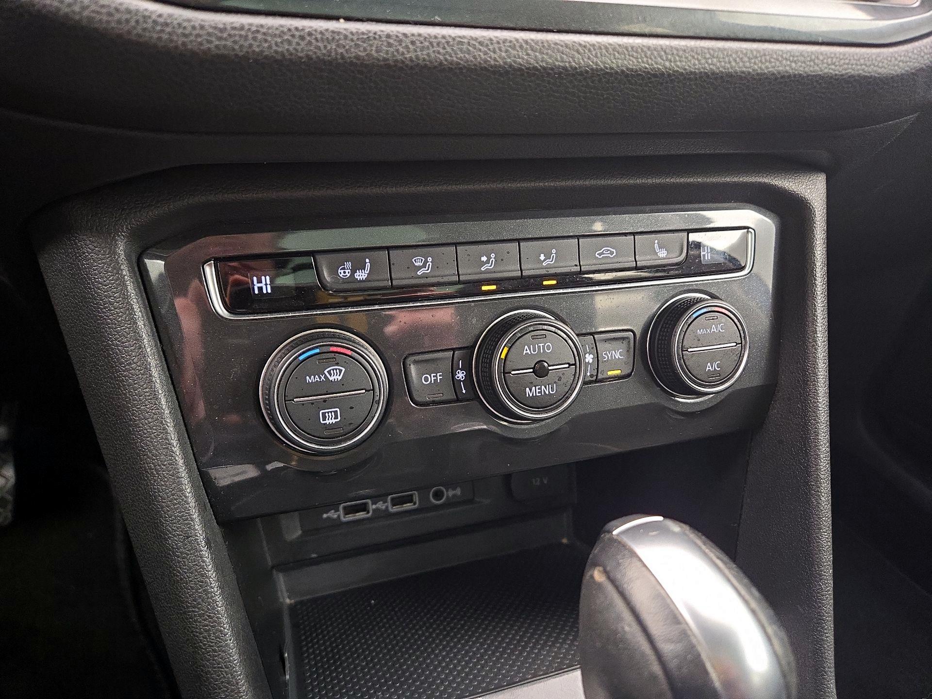 Thumbnail: 2019 Volkswagen Tiguan - 17