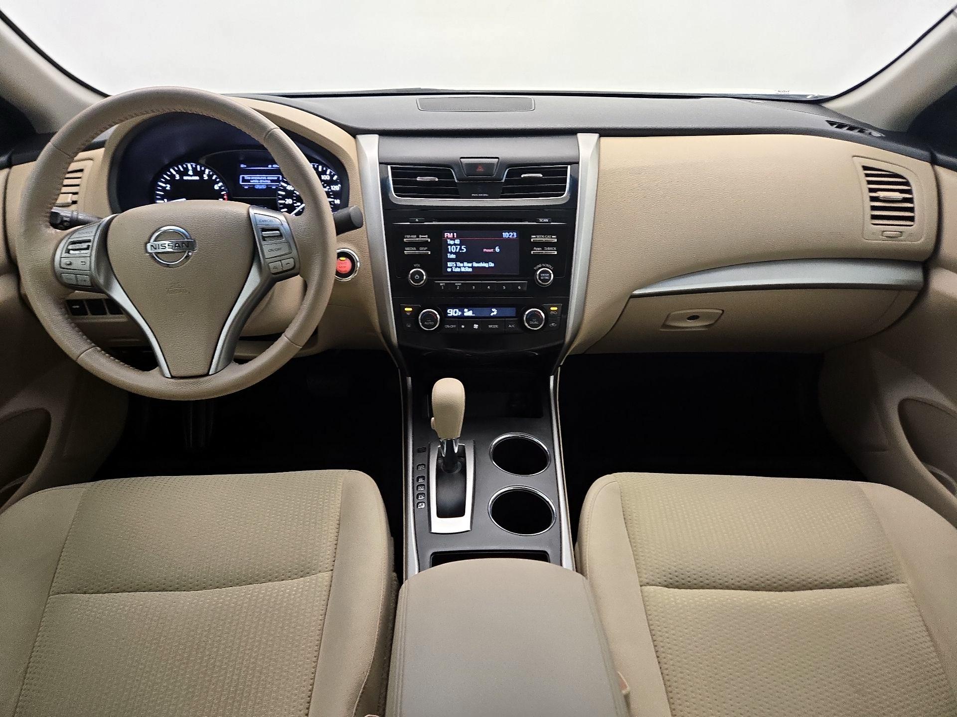 Thumbnail: 2015 Nissan Altima - 9