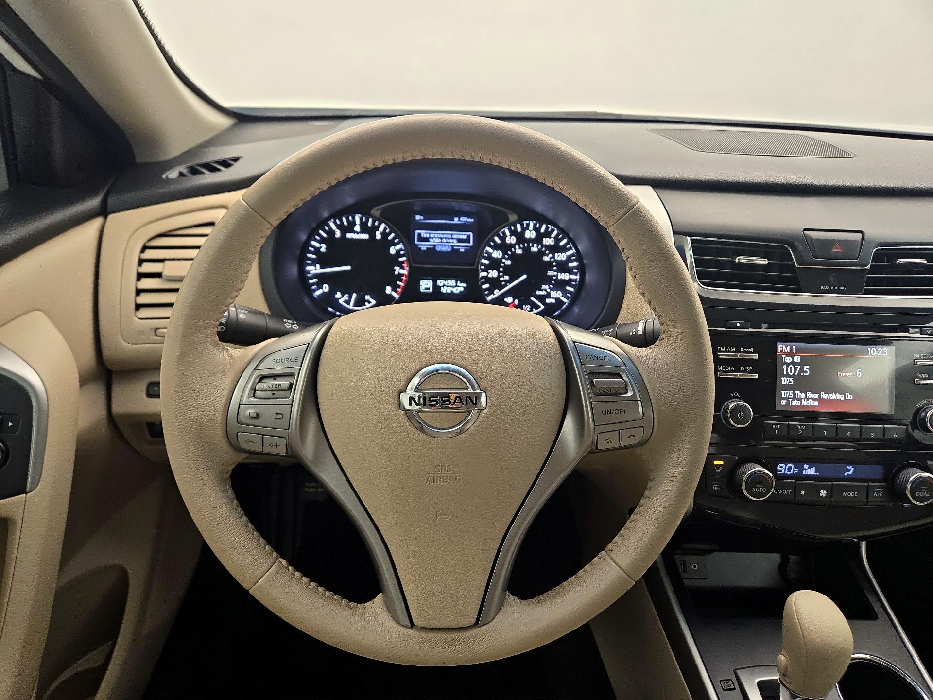 Thumbnail: 2015 Nissan Altima - 10