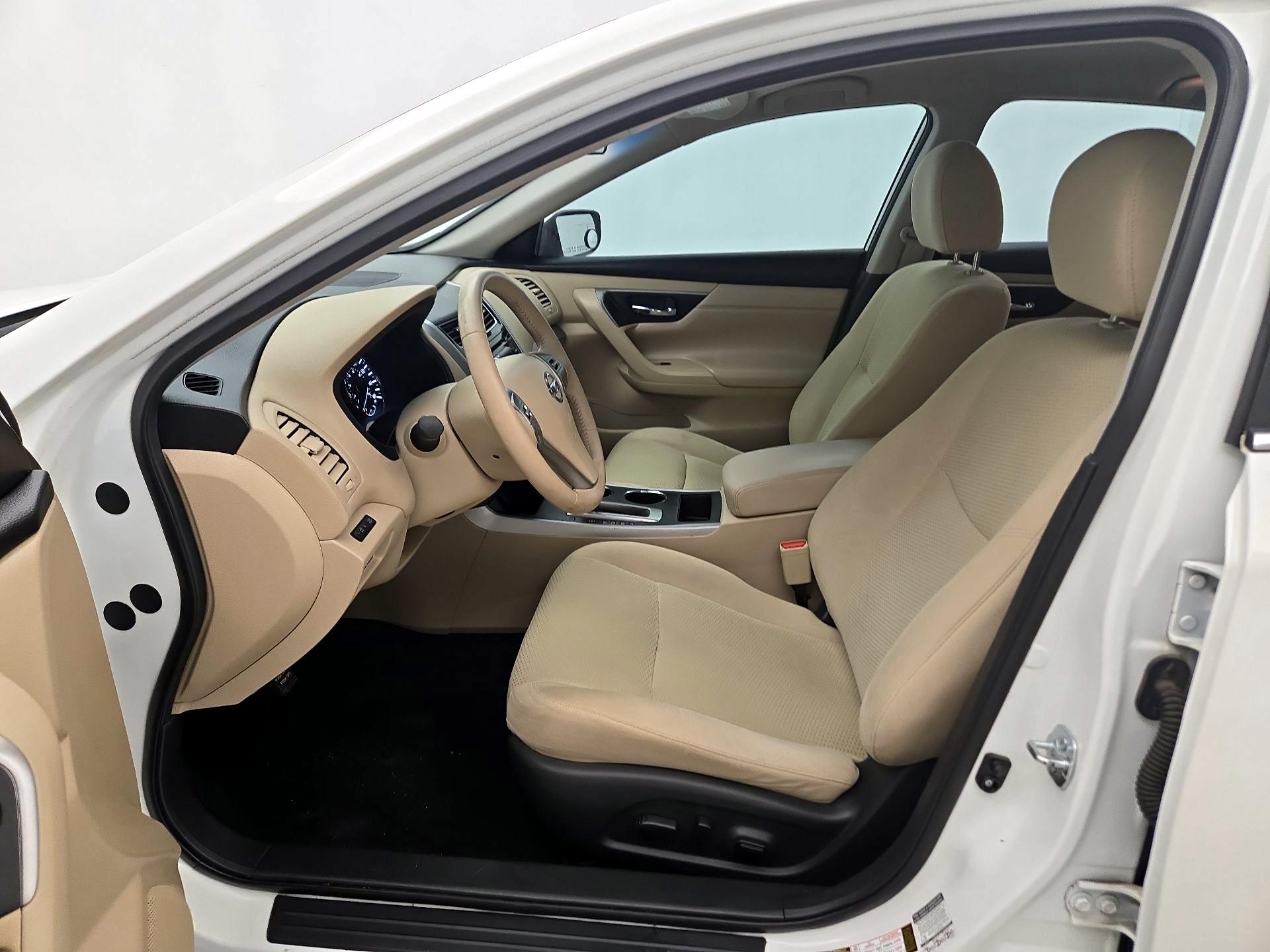 Thumbnail: 2015 Nissan Altima - 11