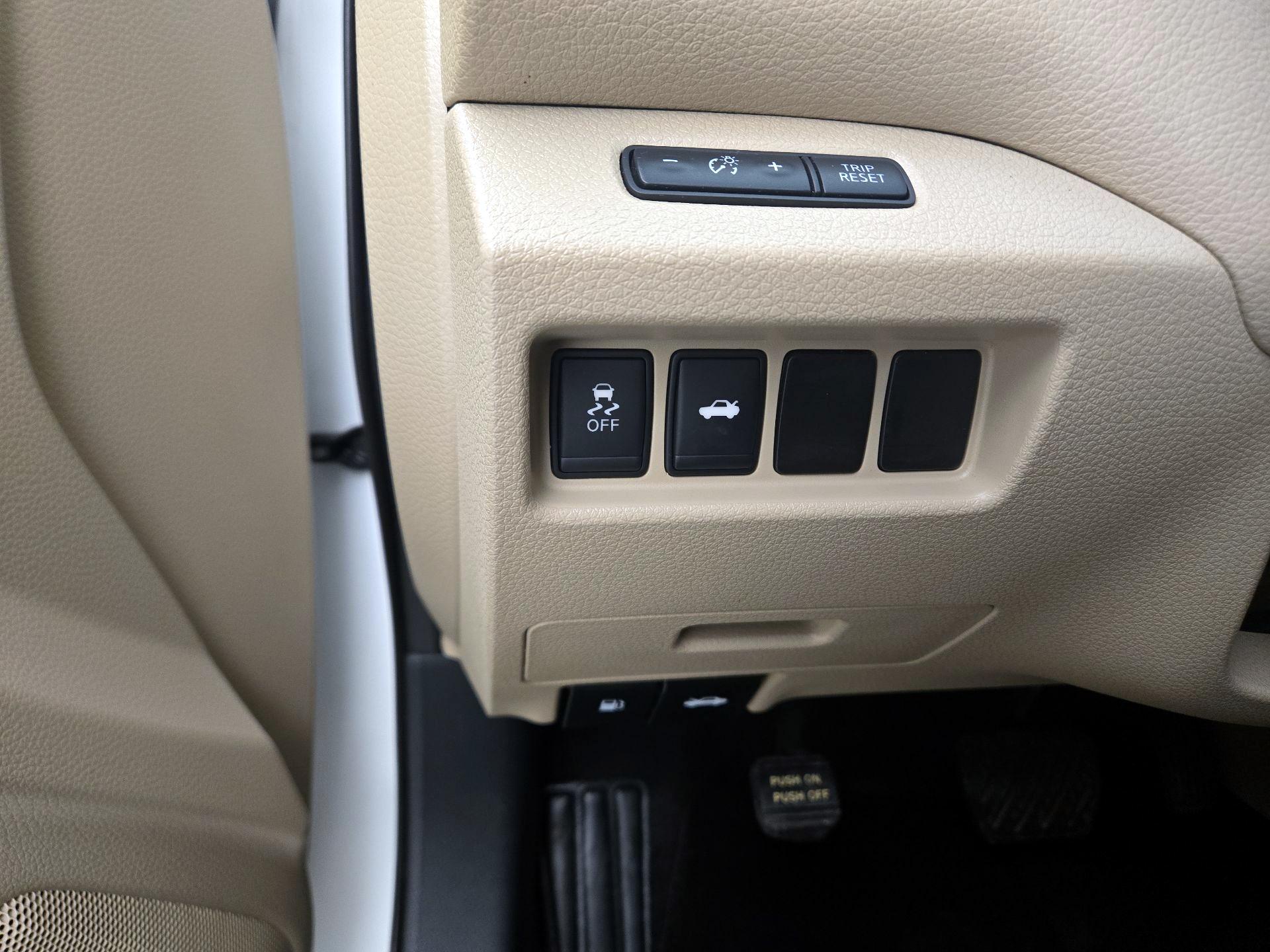 Thumbnail: 2015 Nissan Altima - 13