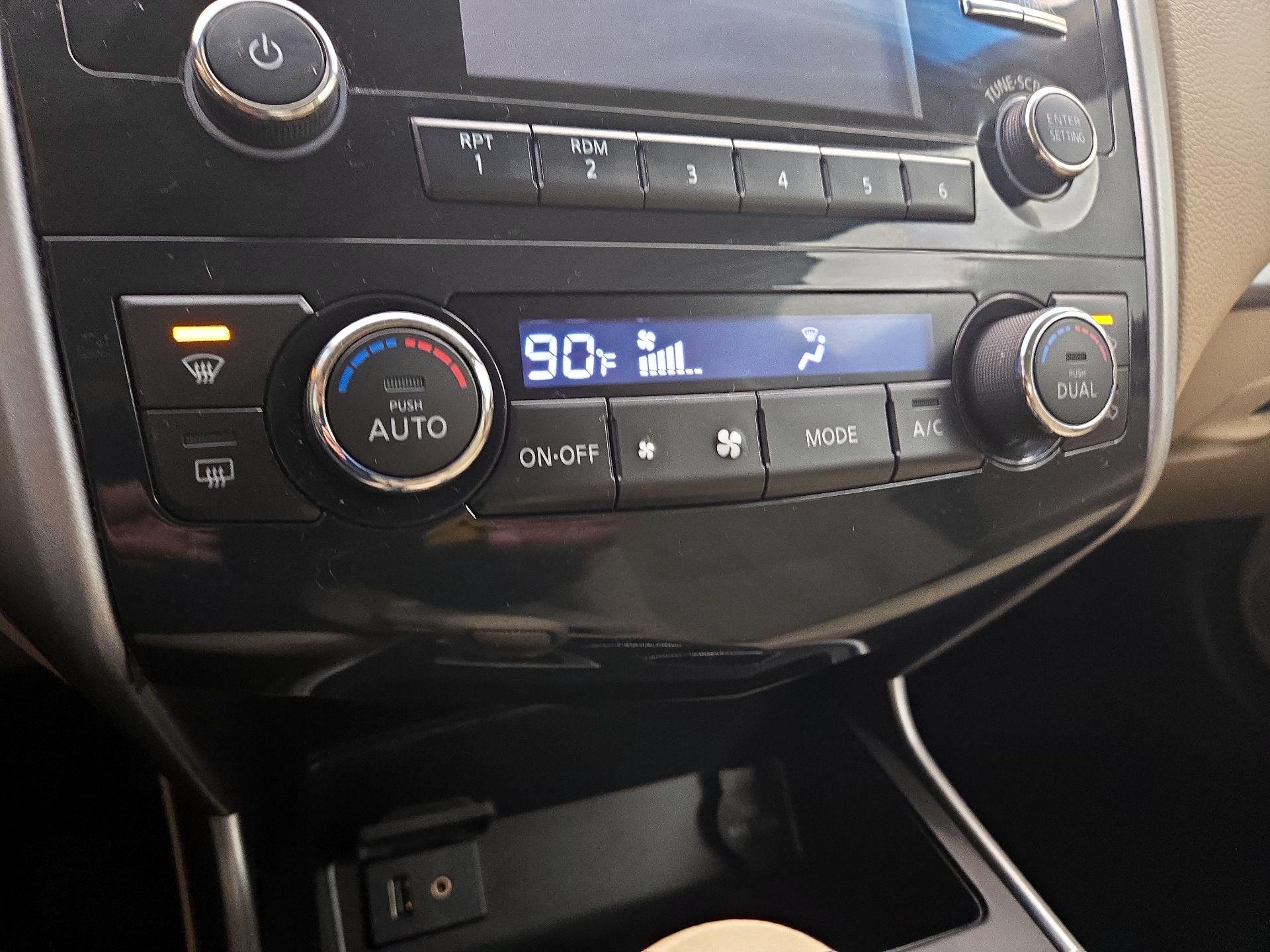 Thumbnail: 2015 Nissan Altima - 16