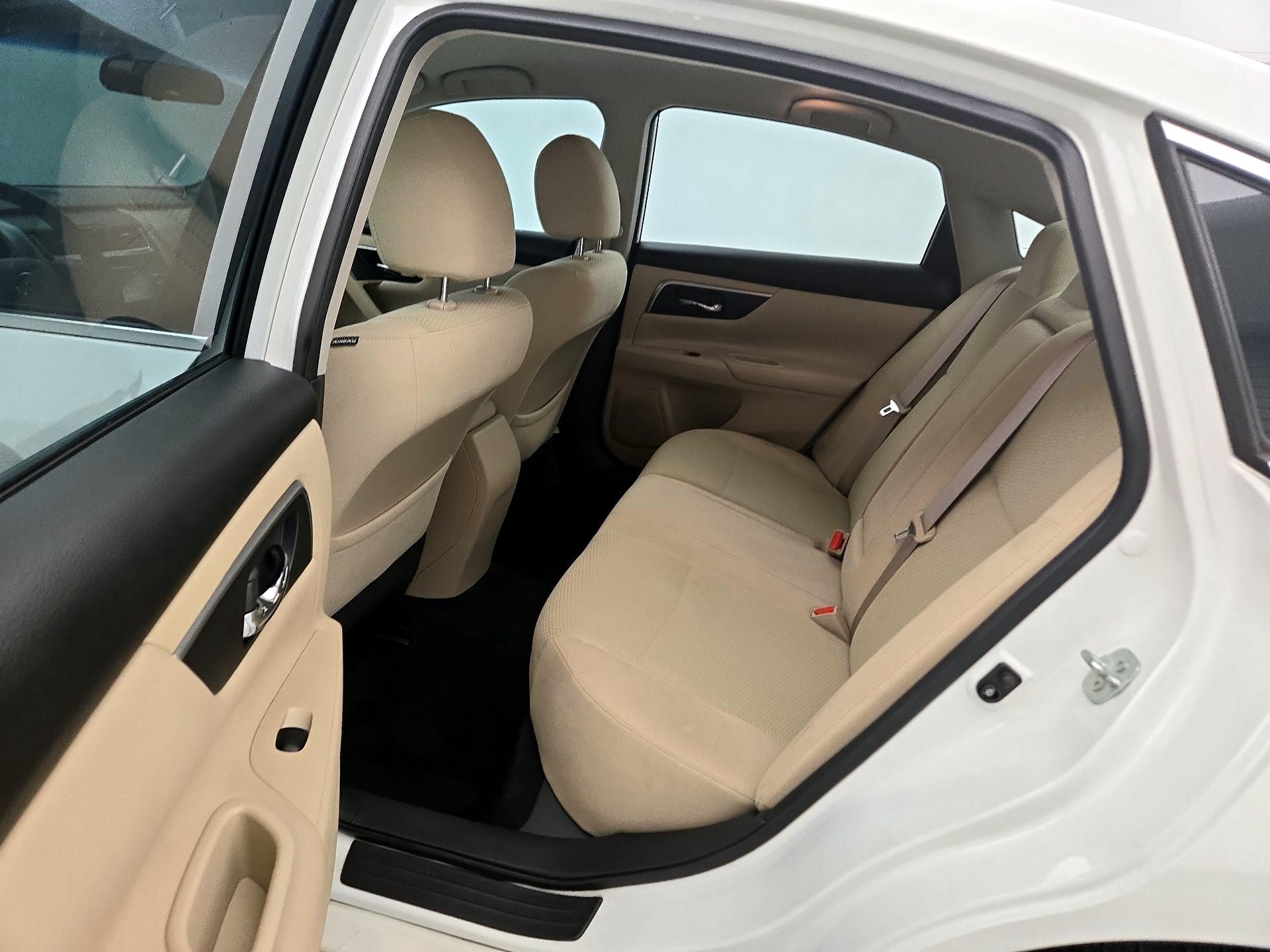 Thumbnail: 2015 Nissan Altima - 19