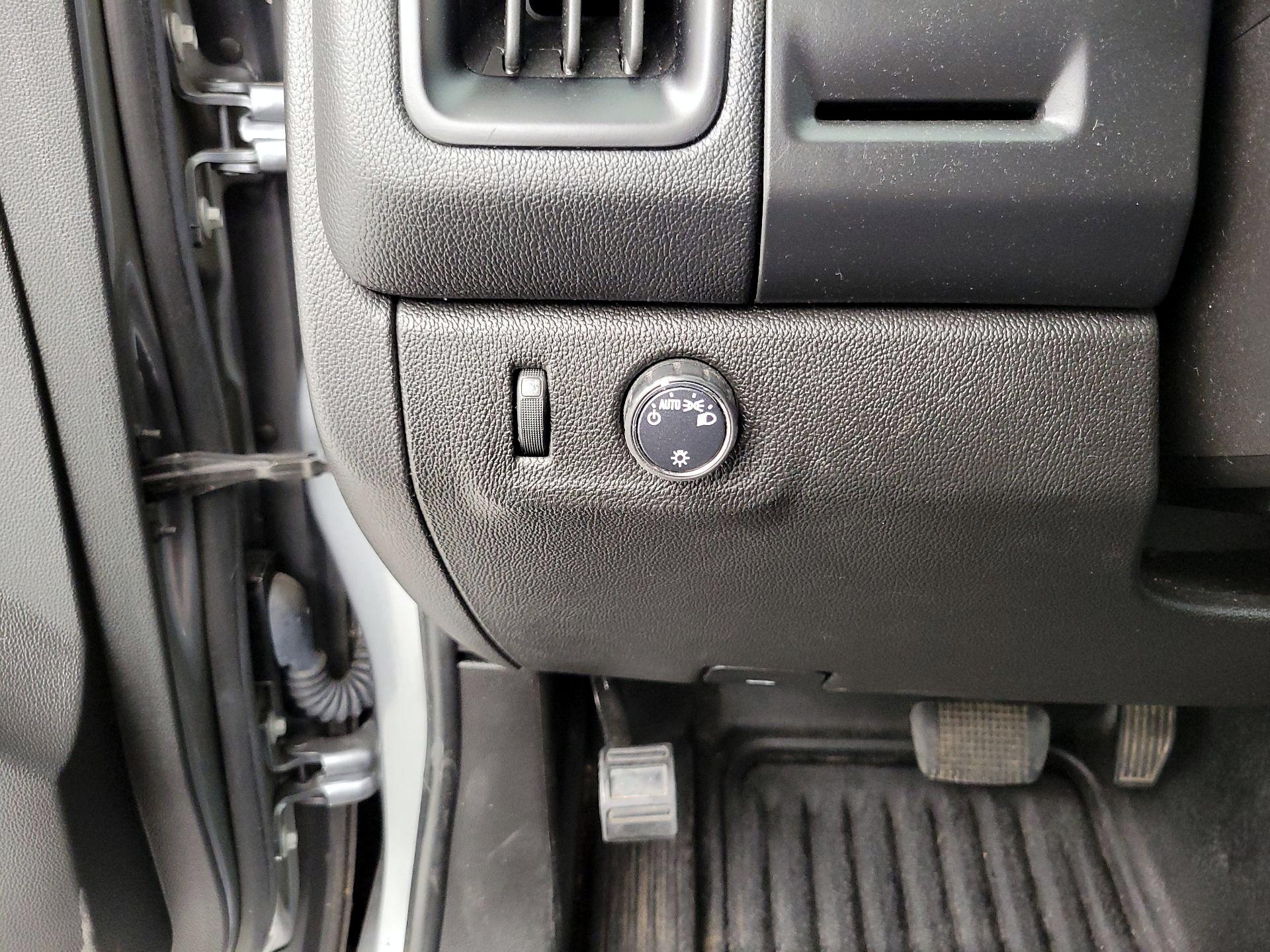 Thumbnail: 2021 Chevrolet Colorado - 13