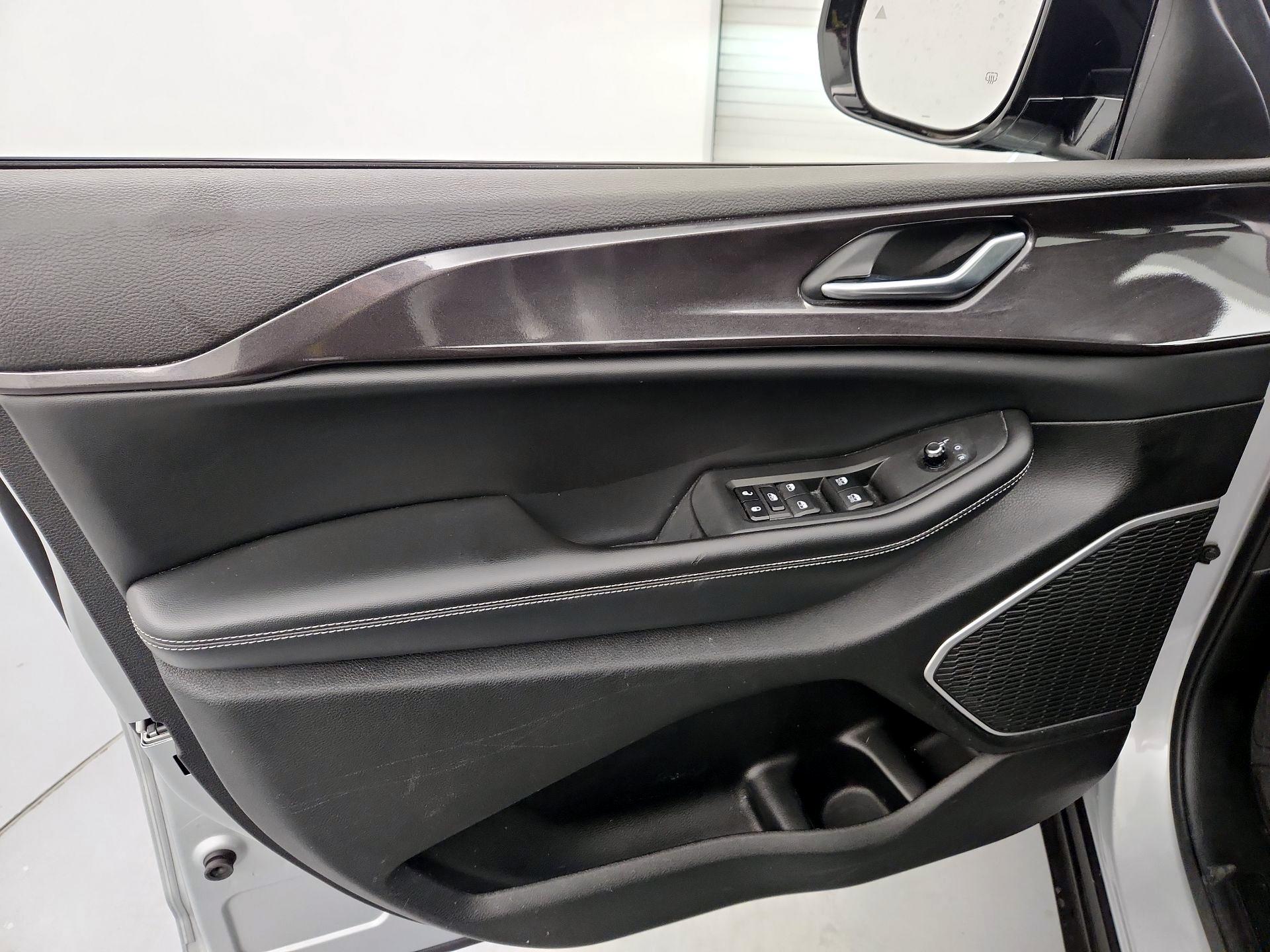 Thumbnail: 2022 Jeep Grand Cherokee - 12