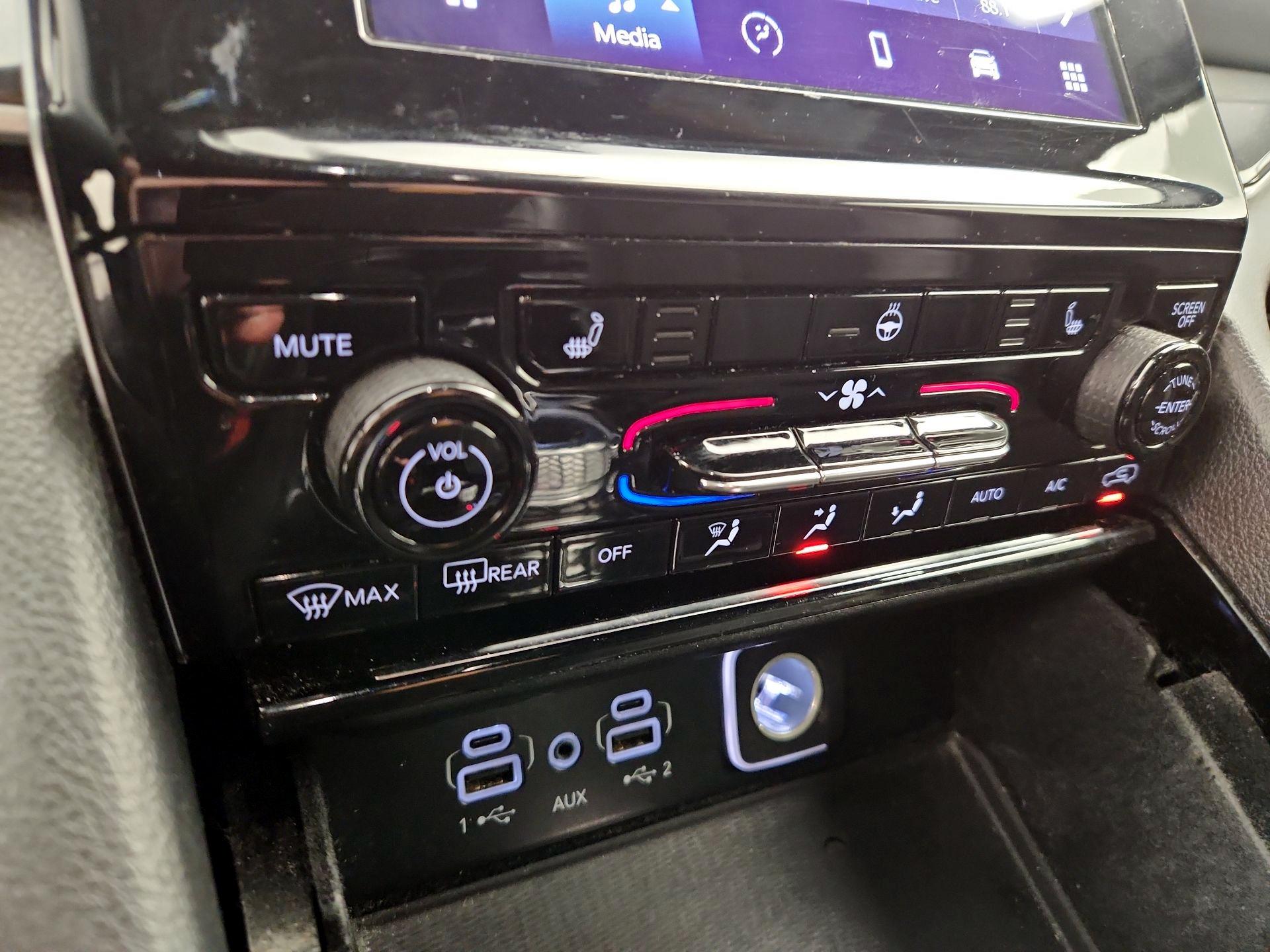 Thumbnail: 2022 Jeep Grand Cherokee - 16