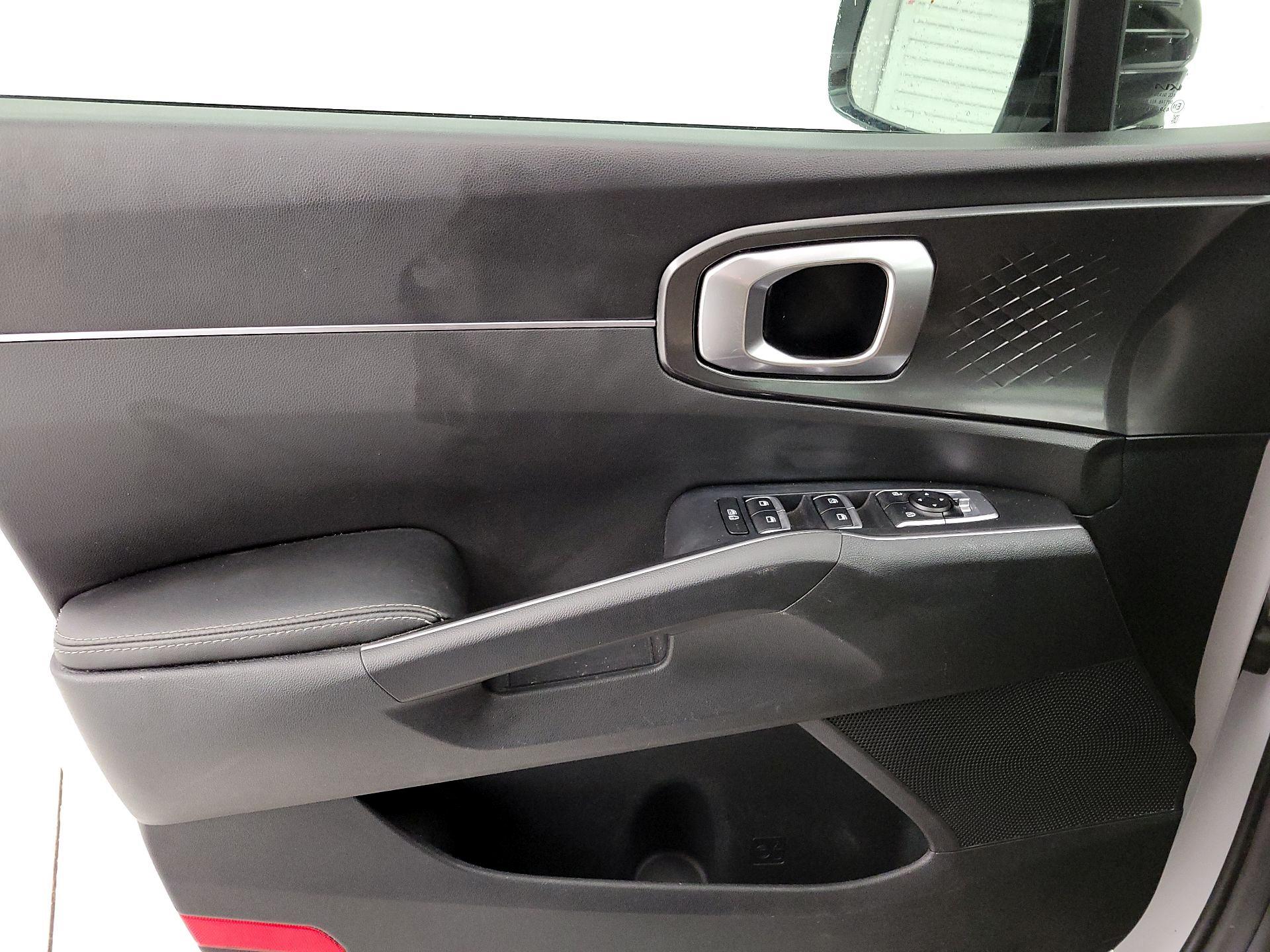 Thumbnail: 2022 Kia Sorento - 12