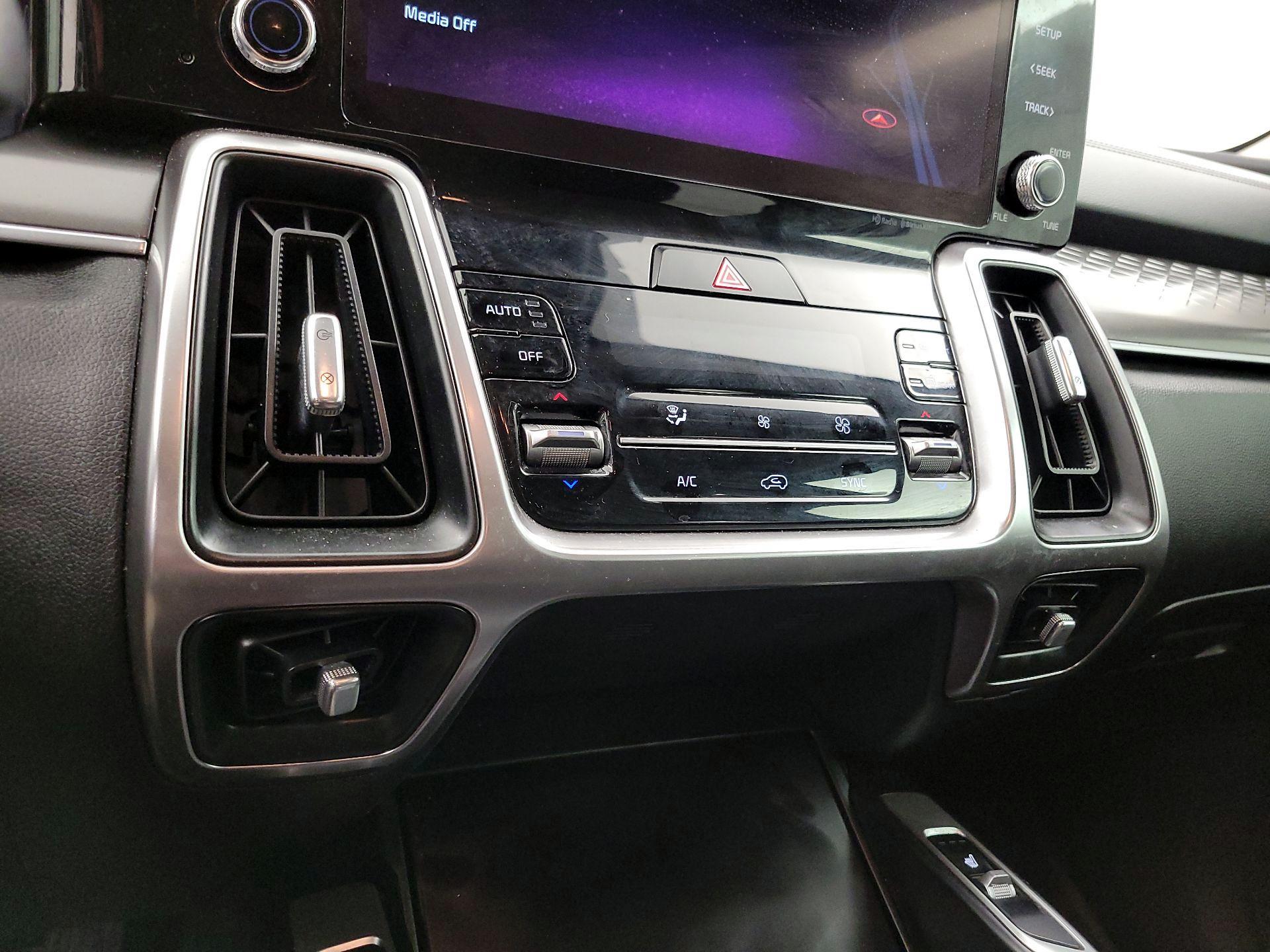 Thumbnail: 2022 Kia Sorento - 17