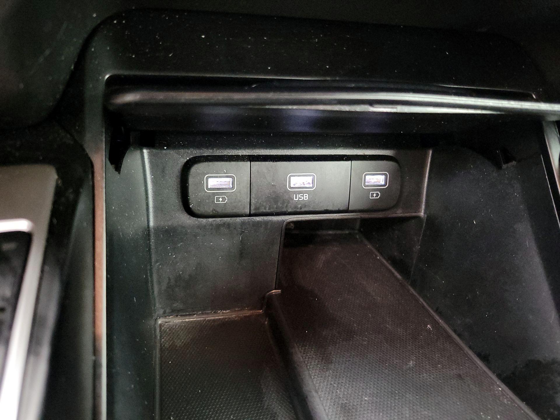 Thumbnail: 2022 Kia Sorento - 19