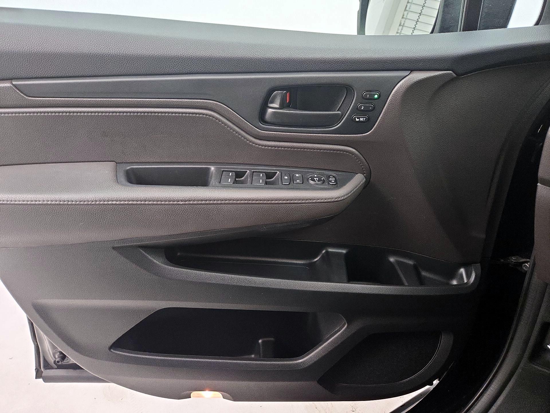 Thumbnail: 2018 Honda Odyssey - 12