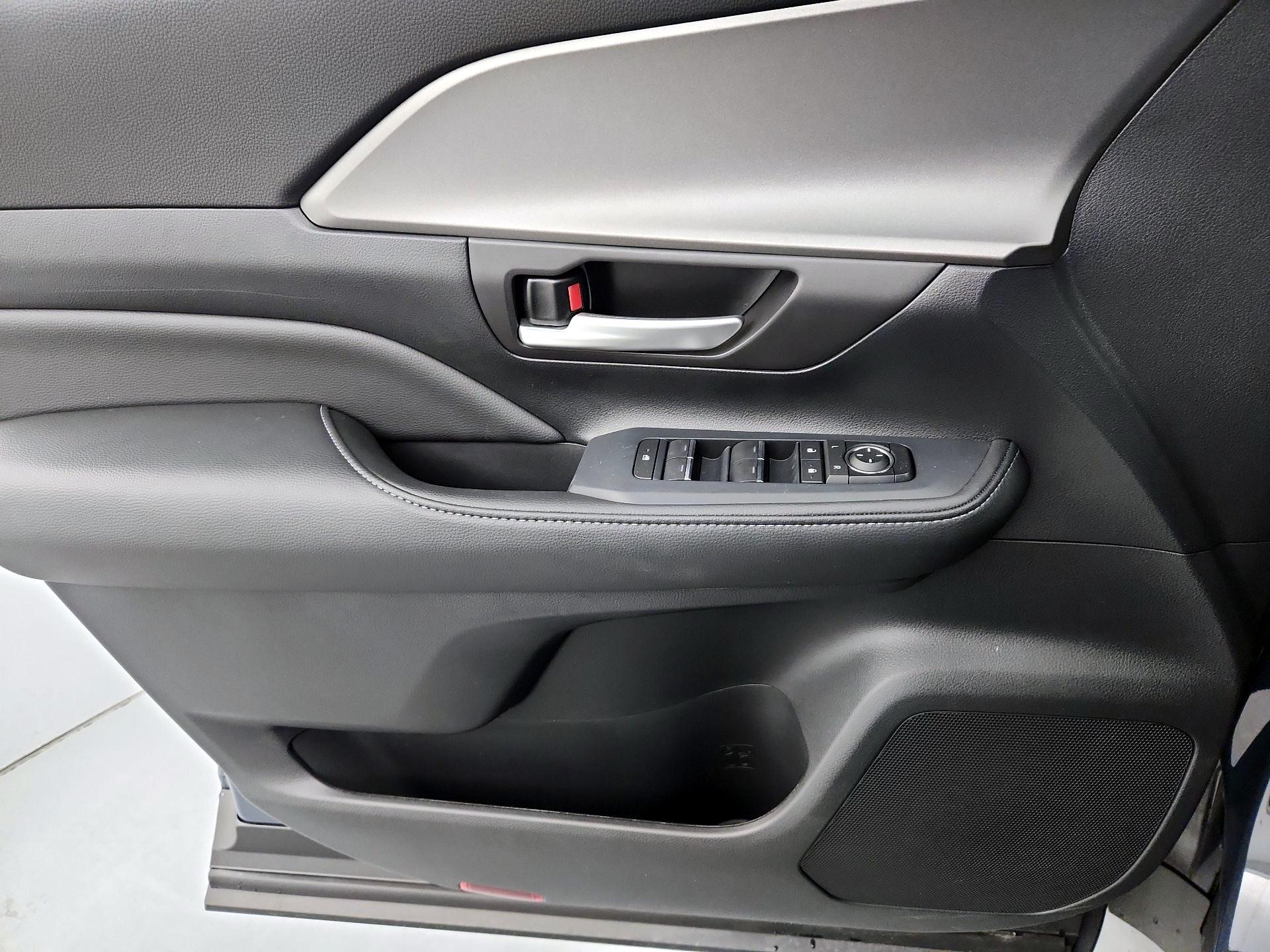 Thumbnail: 2025 Toyota Grand Highlander - 12