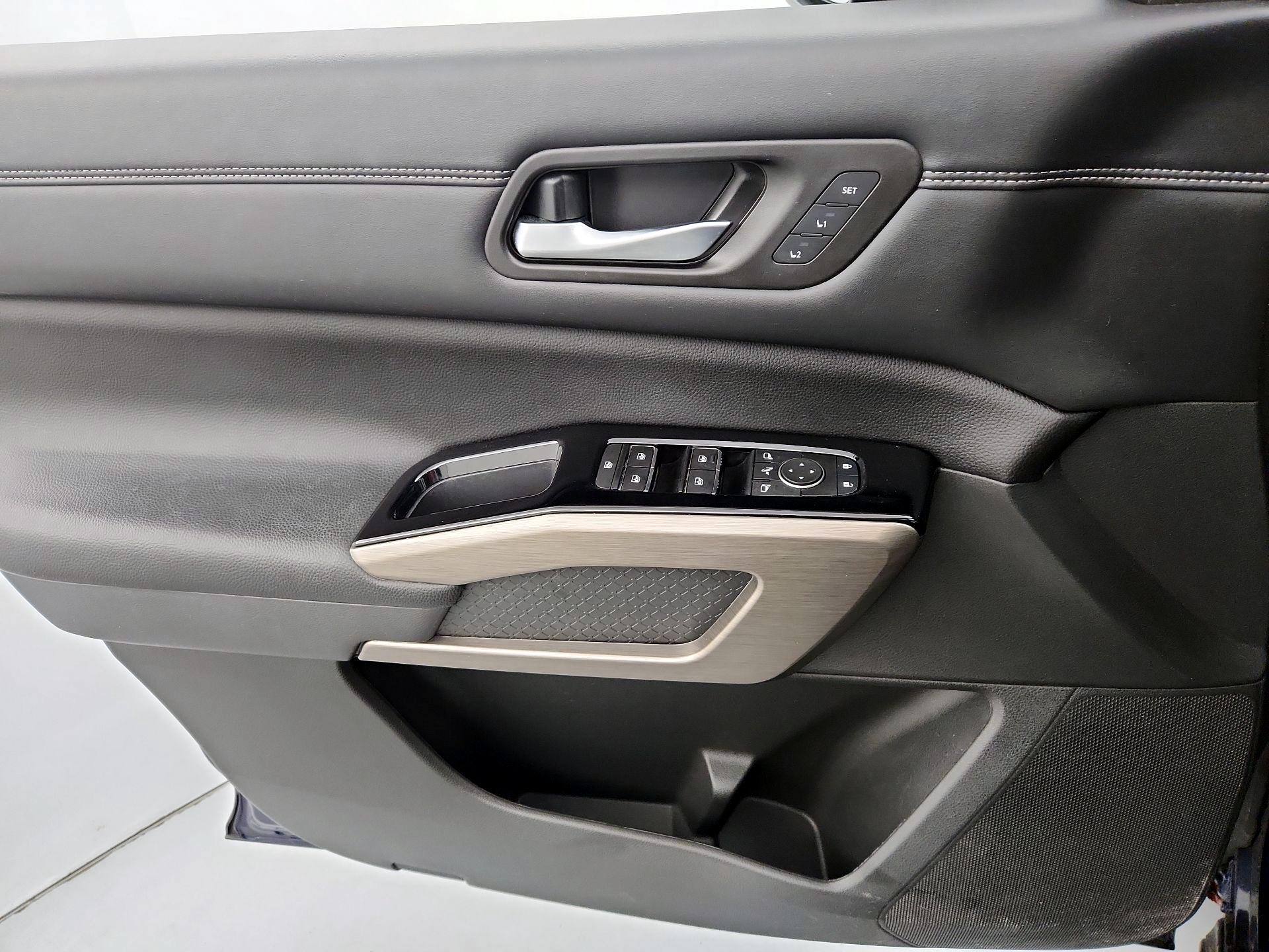 Thumbnail: 2023 Nissan Pathfinder - 12