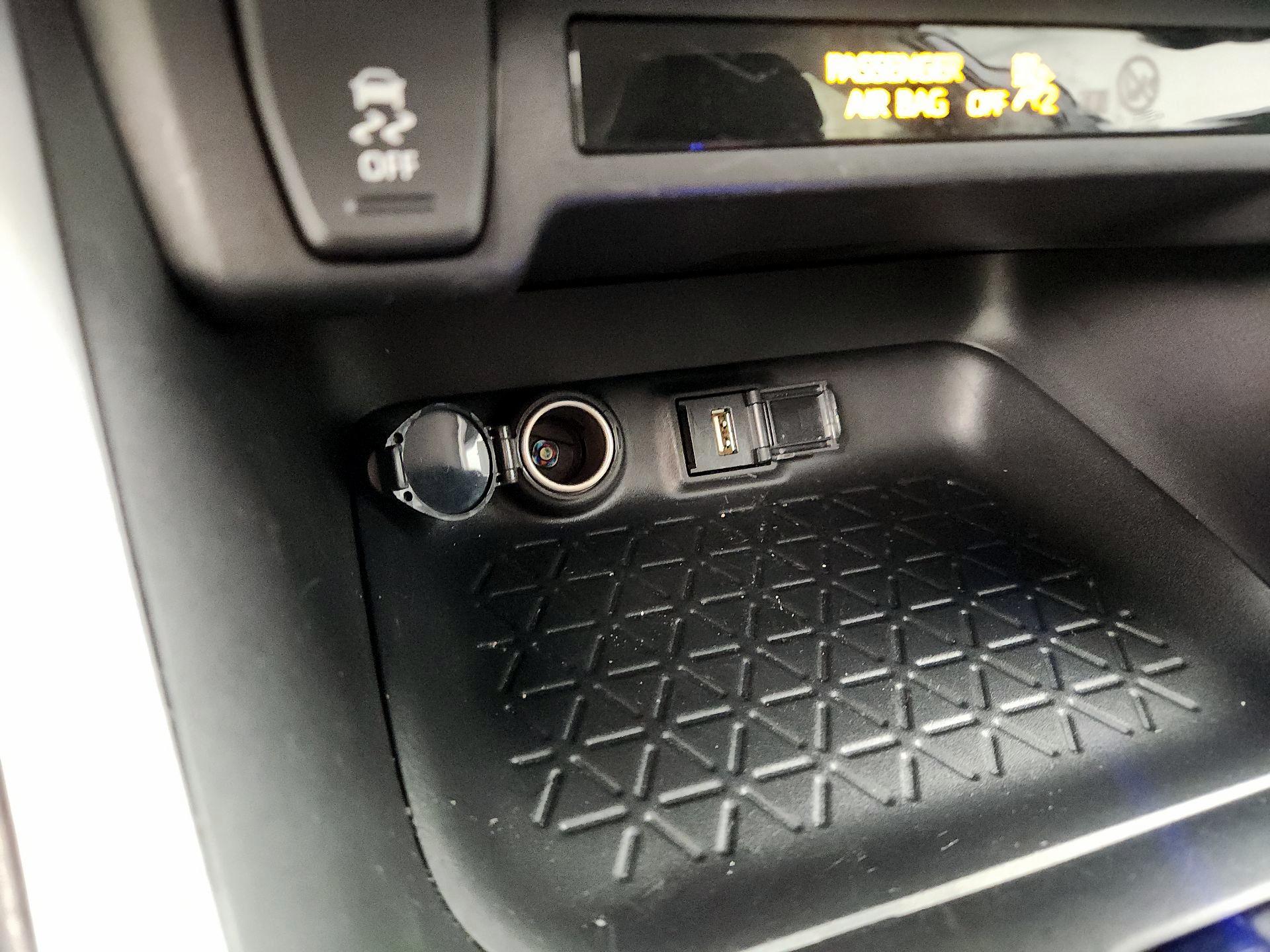 Thumbnail: 2021 Toyota RAV4 - 18