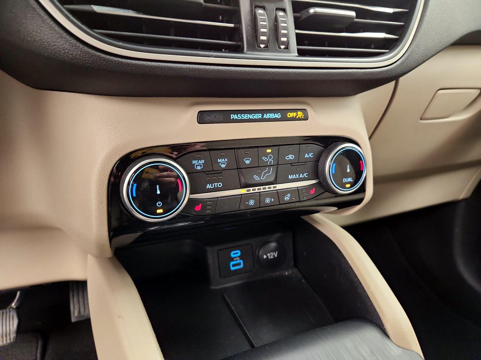 Thumbnail: 2022 Ford Escape - 16