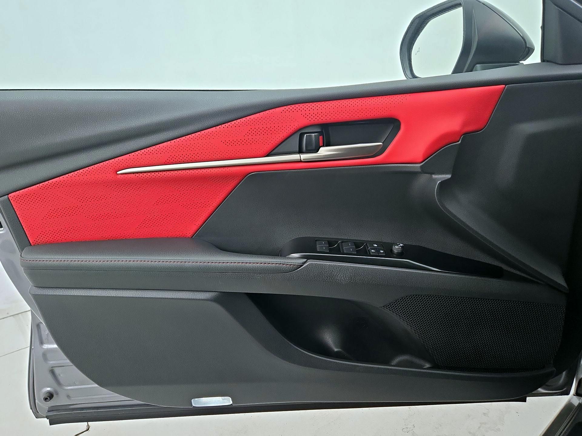 Thumbnail: 2025 Toyota Camry - 12