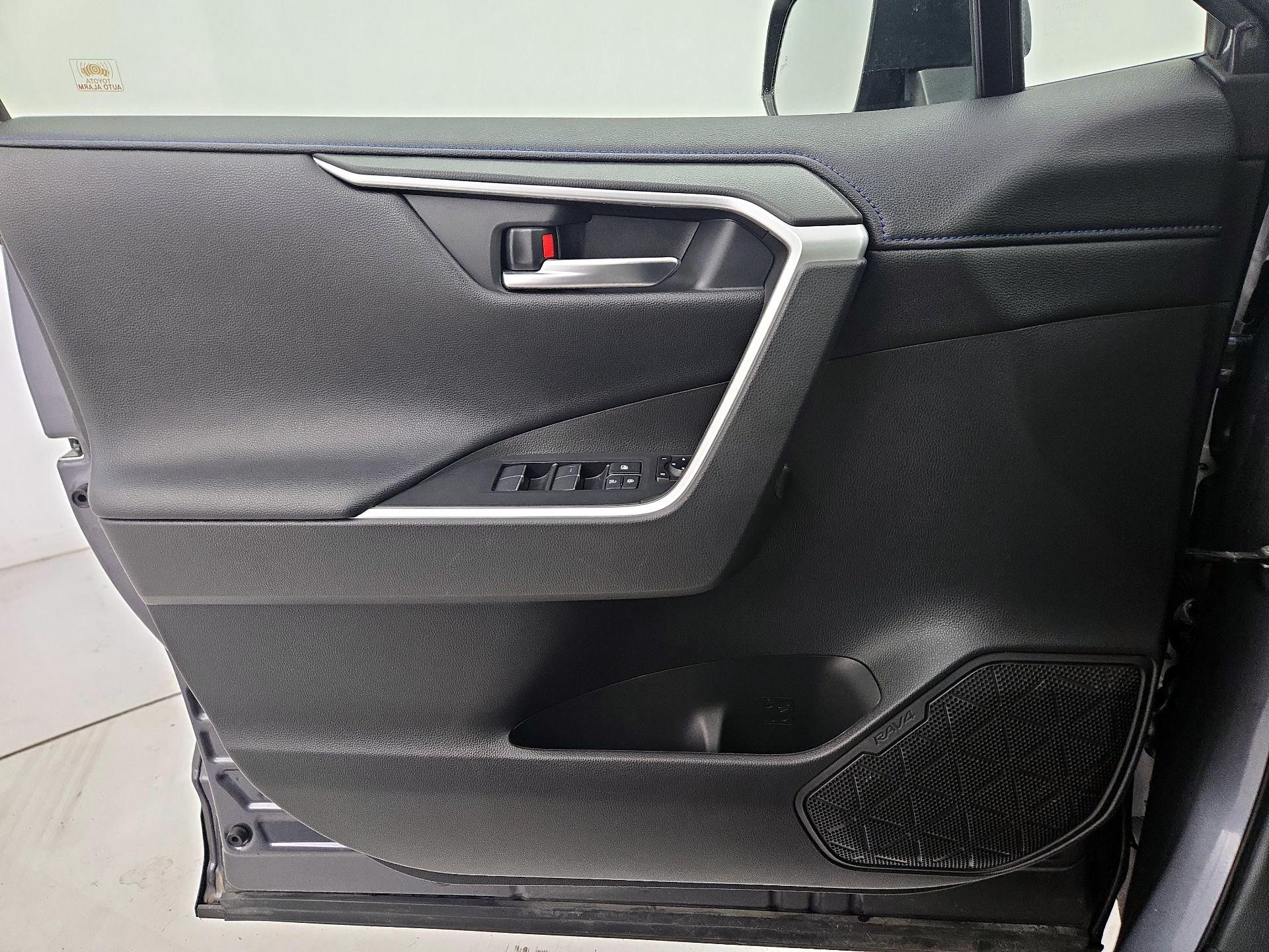 Thumbnail: 2020 Toyota RAV4 - 12