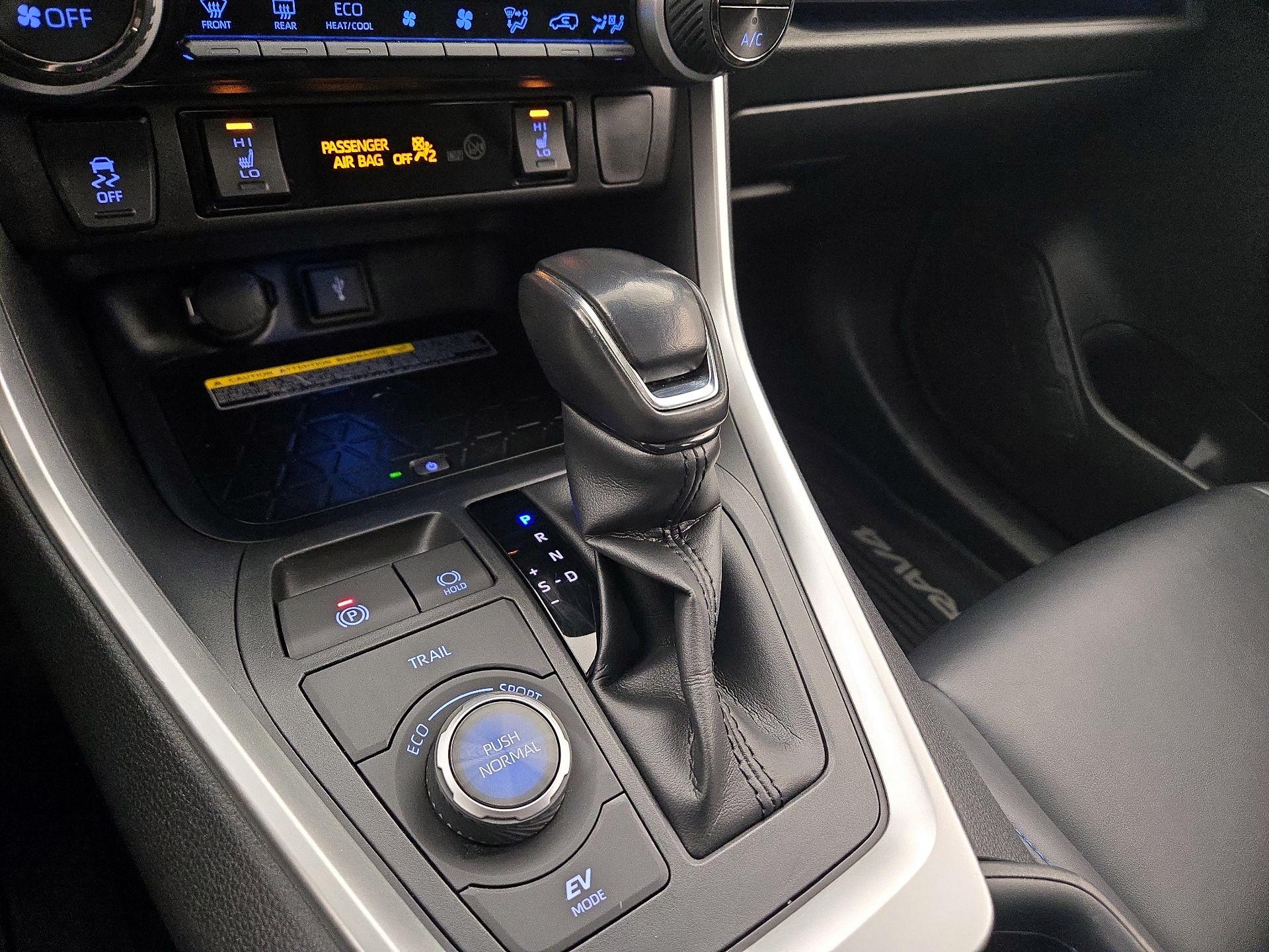 Thumbnail: 2020 Toyota RAV4 - 17