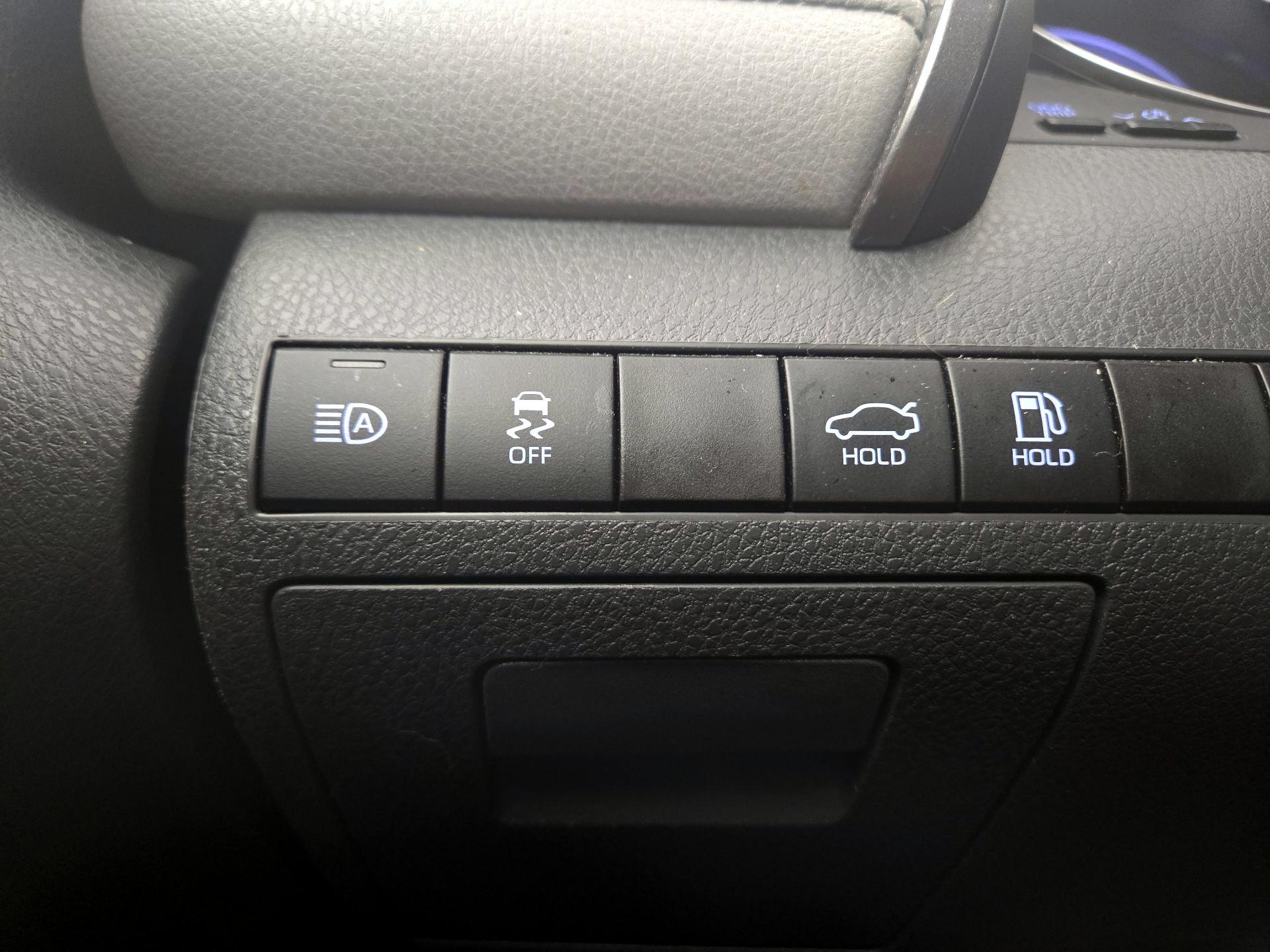 Thumbnail: 2020 Toyota Camry - 13