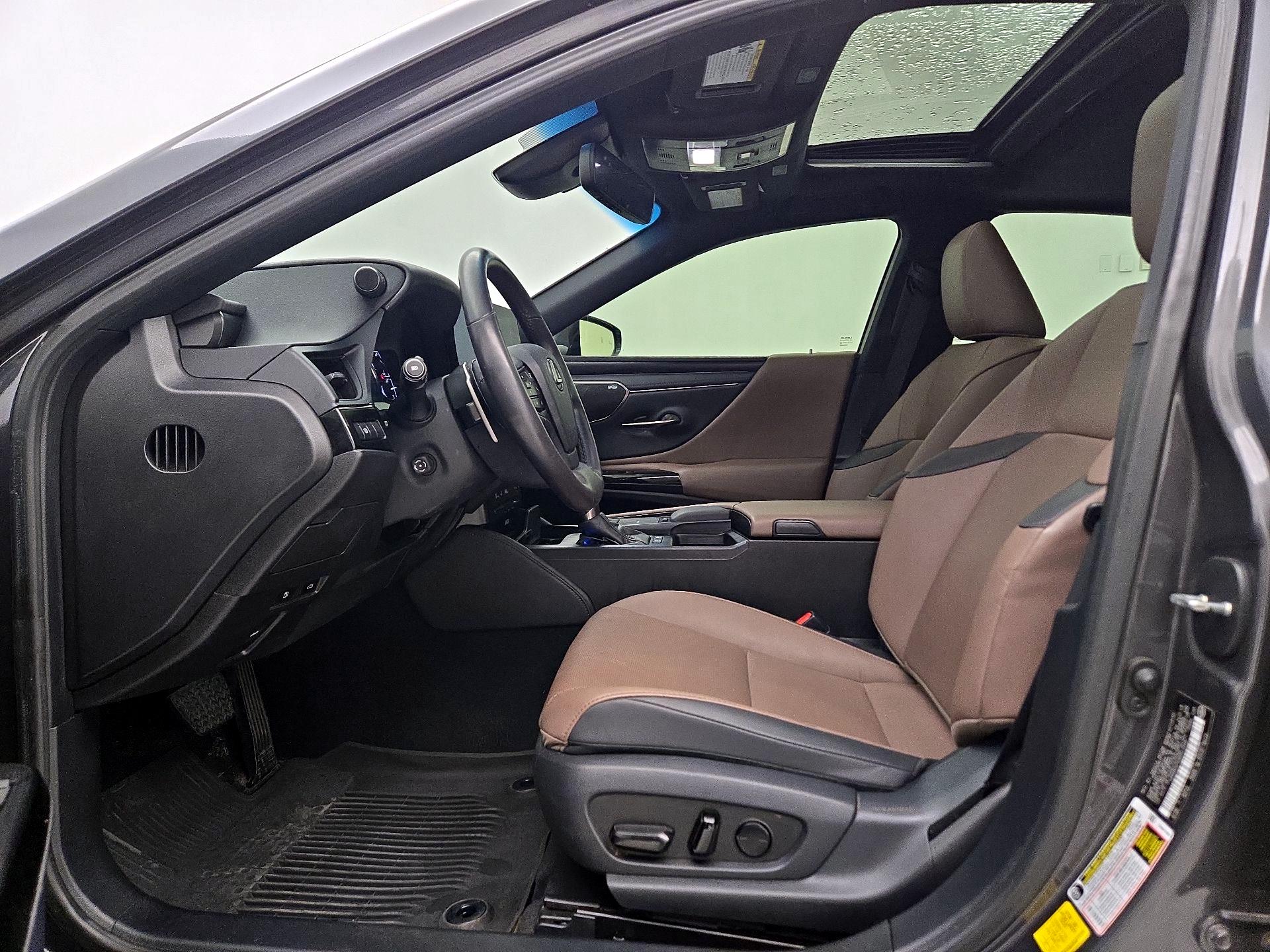 Thumbnail: 2022 Lexus ES - 11