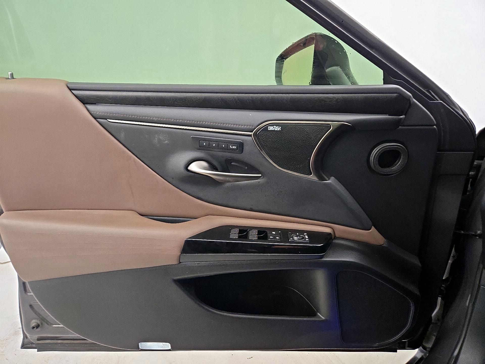 Thumbnail: 2022 Lexus ES - 12