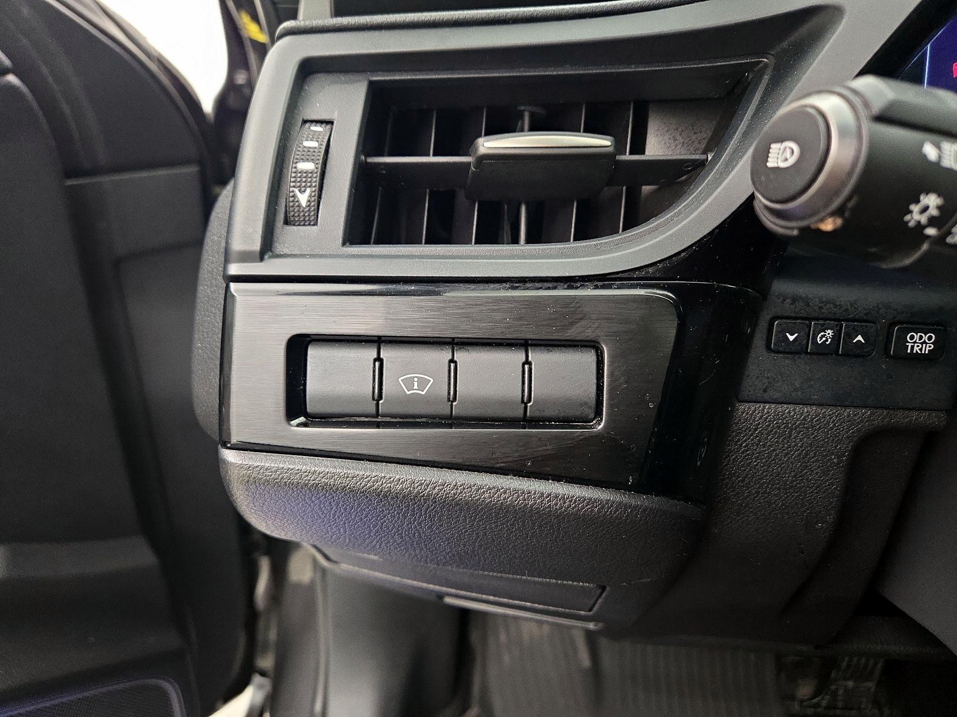 Thumbnail: 2022 Lexus ES - 13